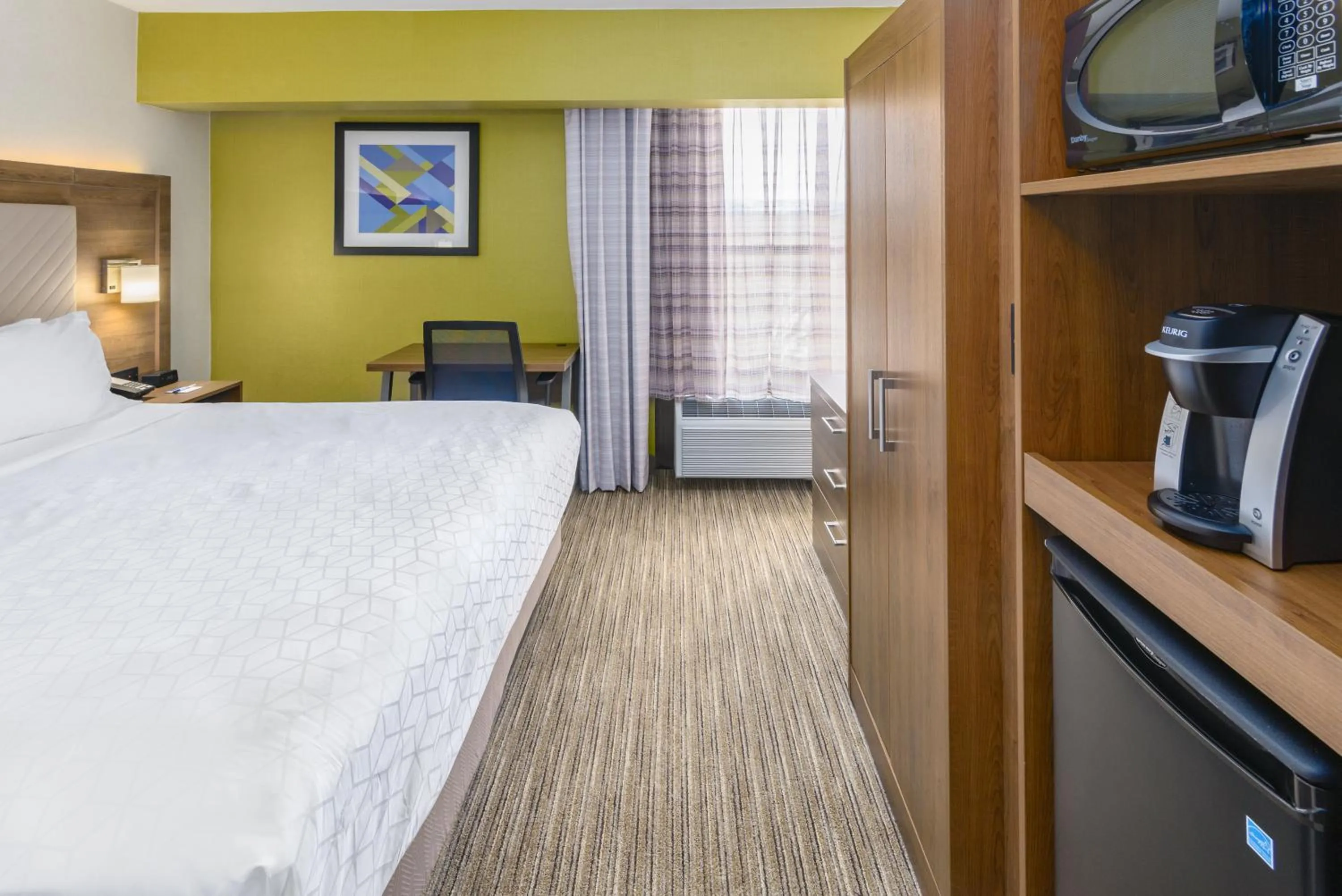 Photo of the whole room, Bed in Holiday Inn Express Southington by IHG