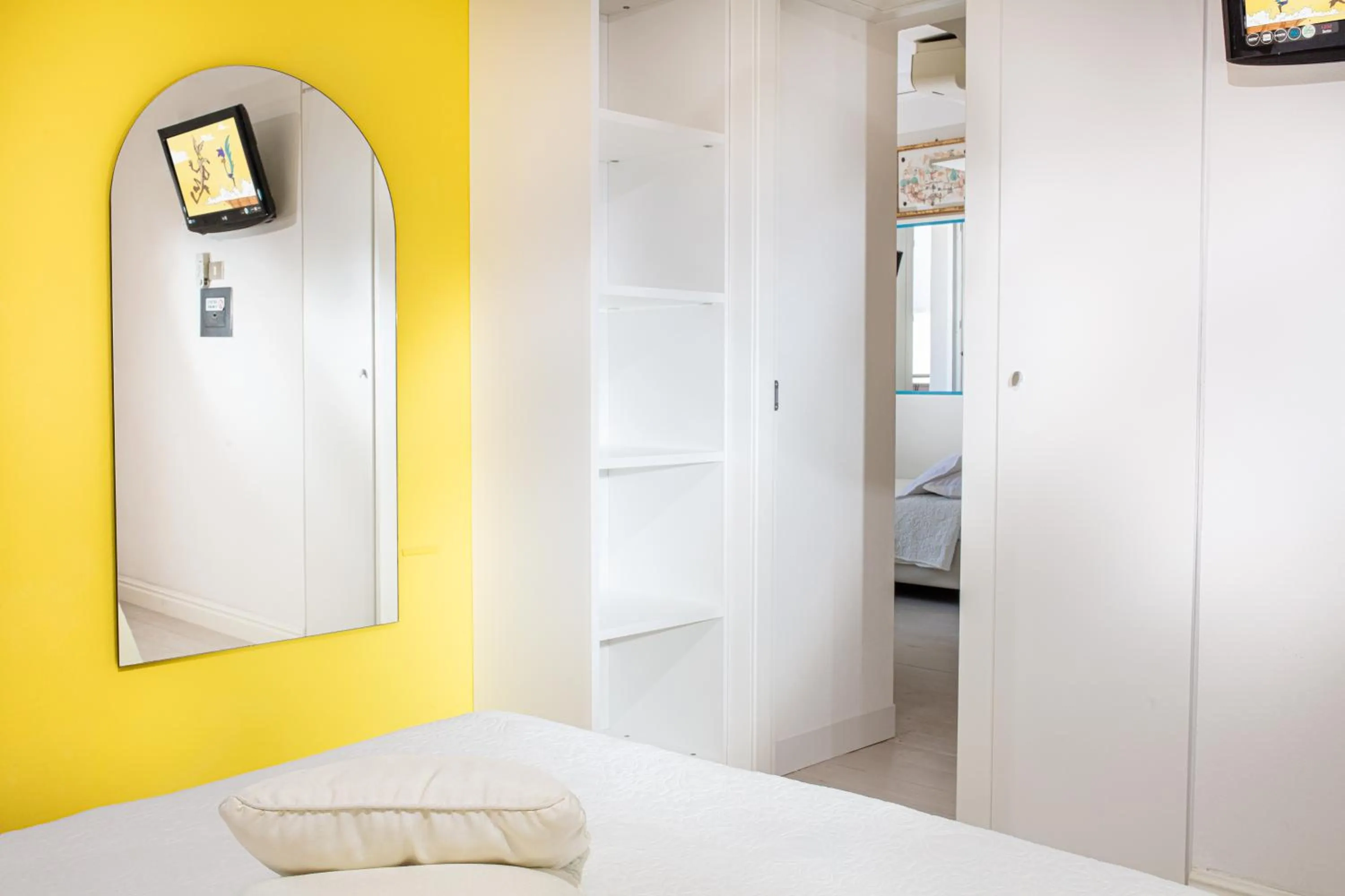 Photo of the whole room, Bed in Hotel Alexander