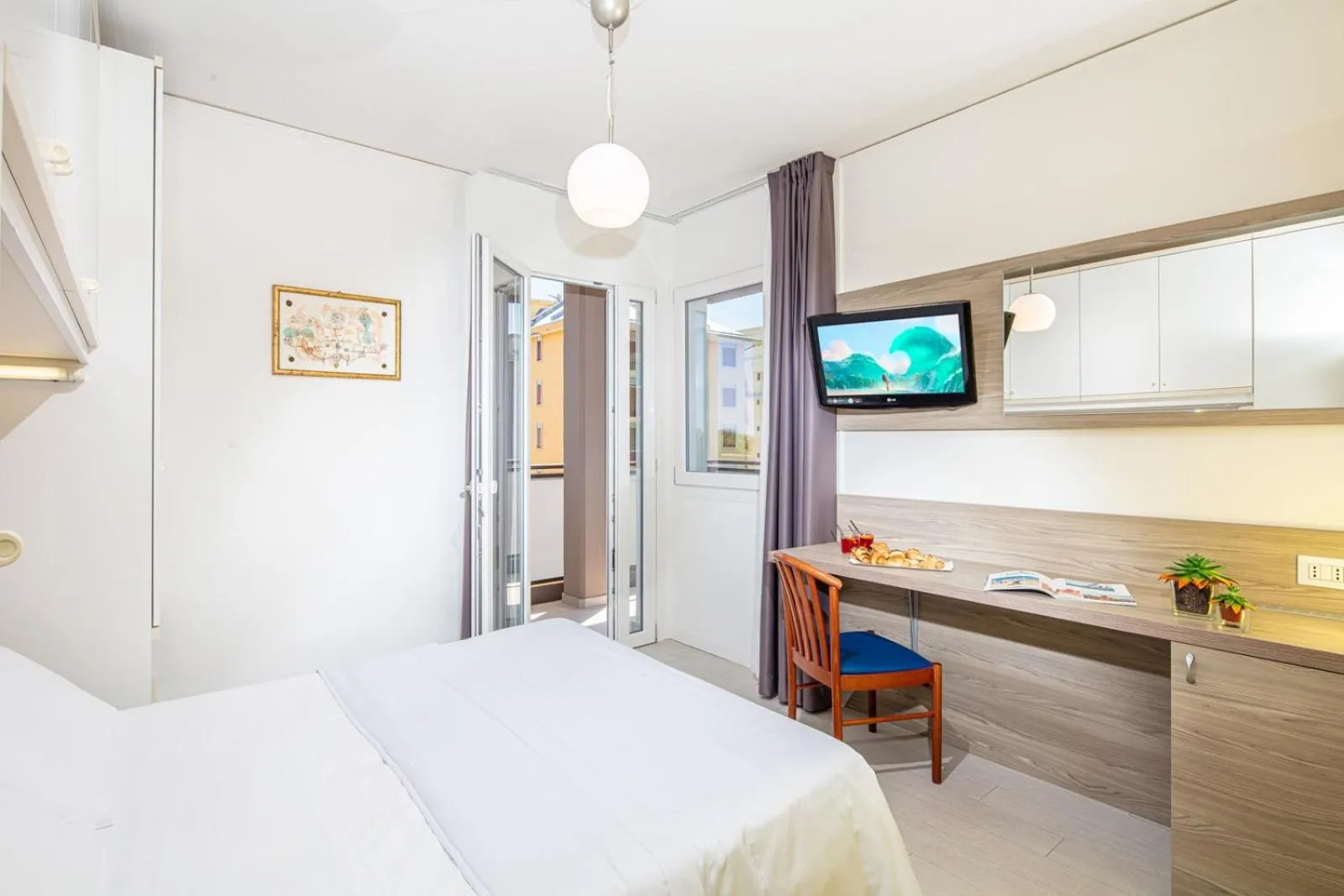 Photo of the whole room, Bed in Hotel Alexander