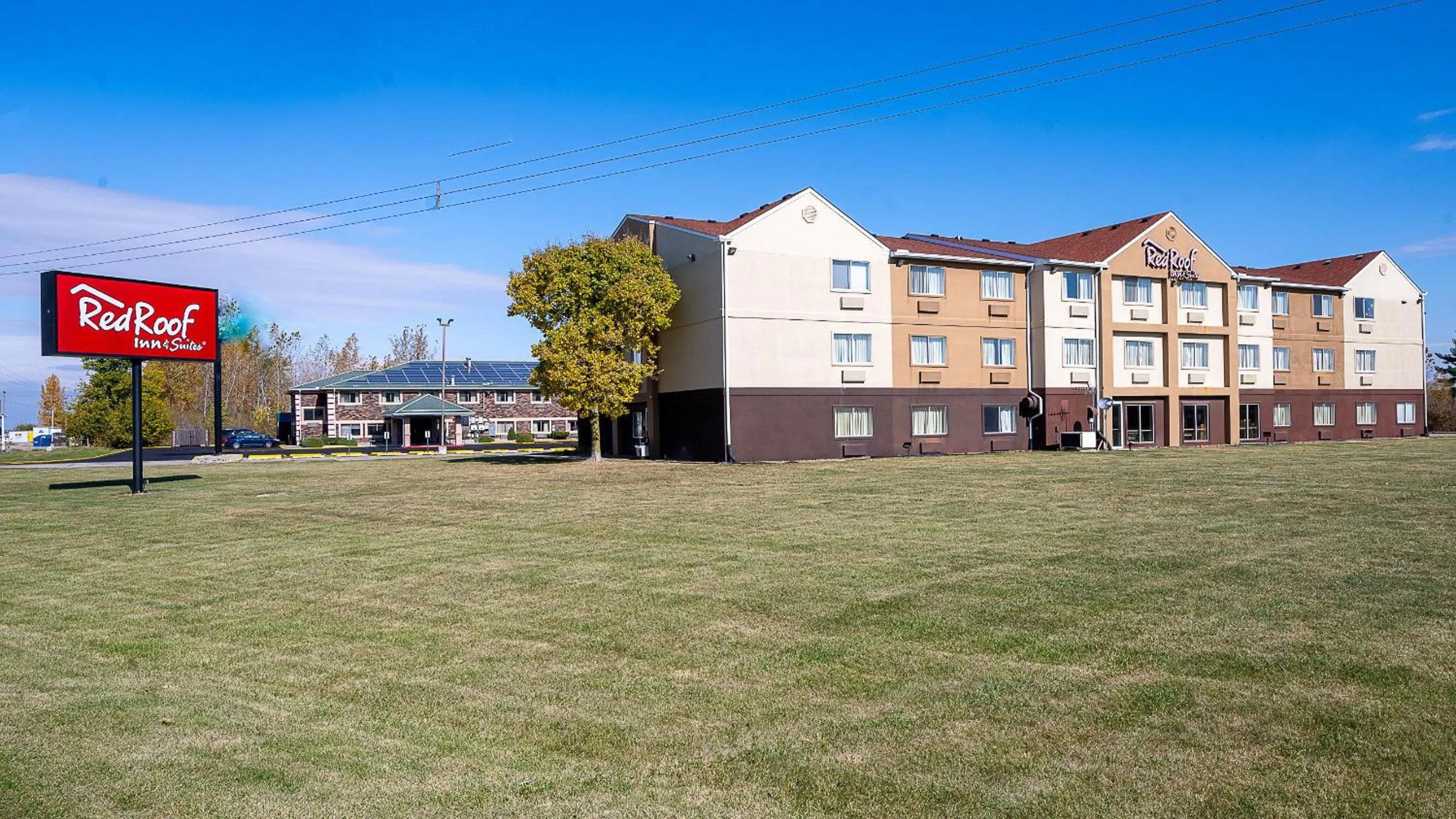 Property building in Red Roof Inn & Suites Danville, IL