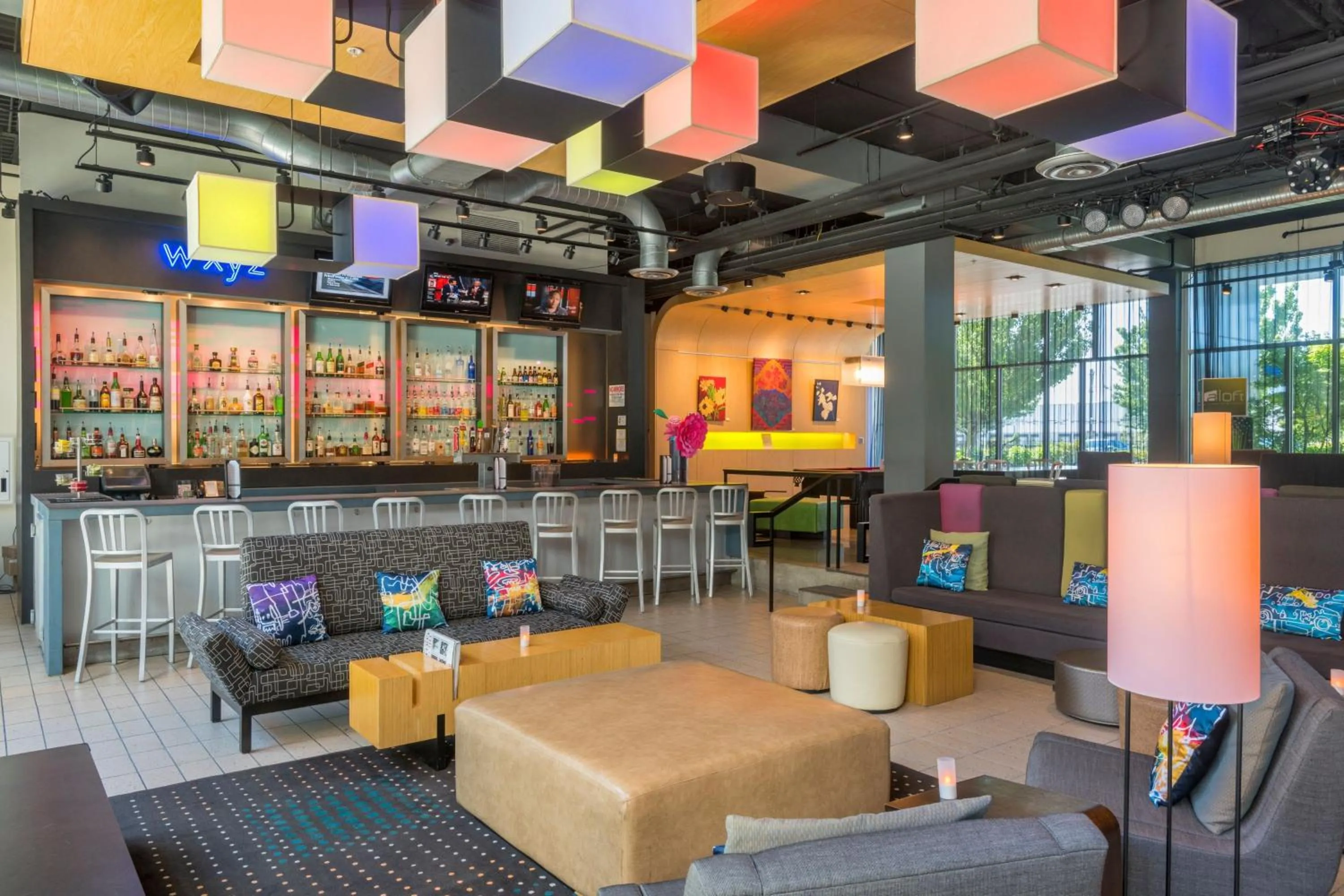 Lounge or bar in Aloft Portland Airport Hotel at Cascade Station