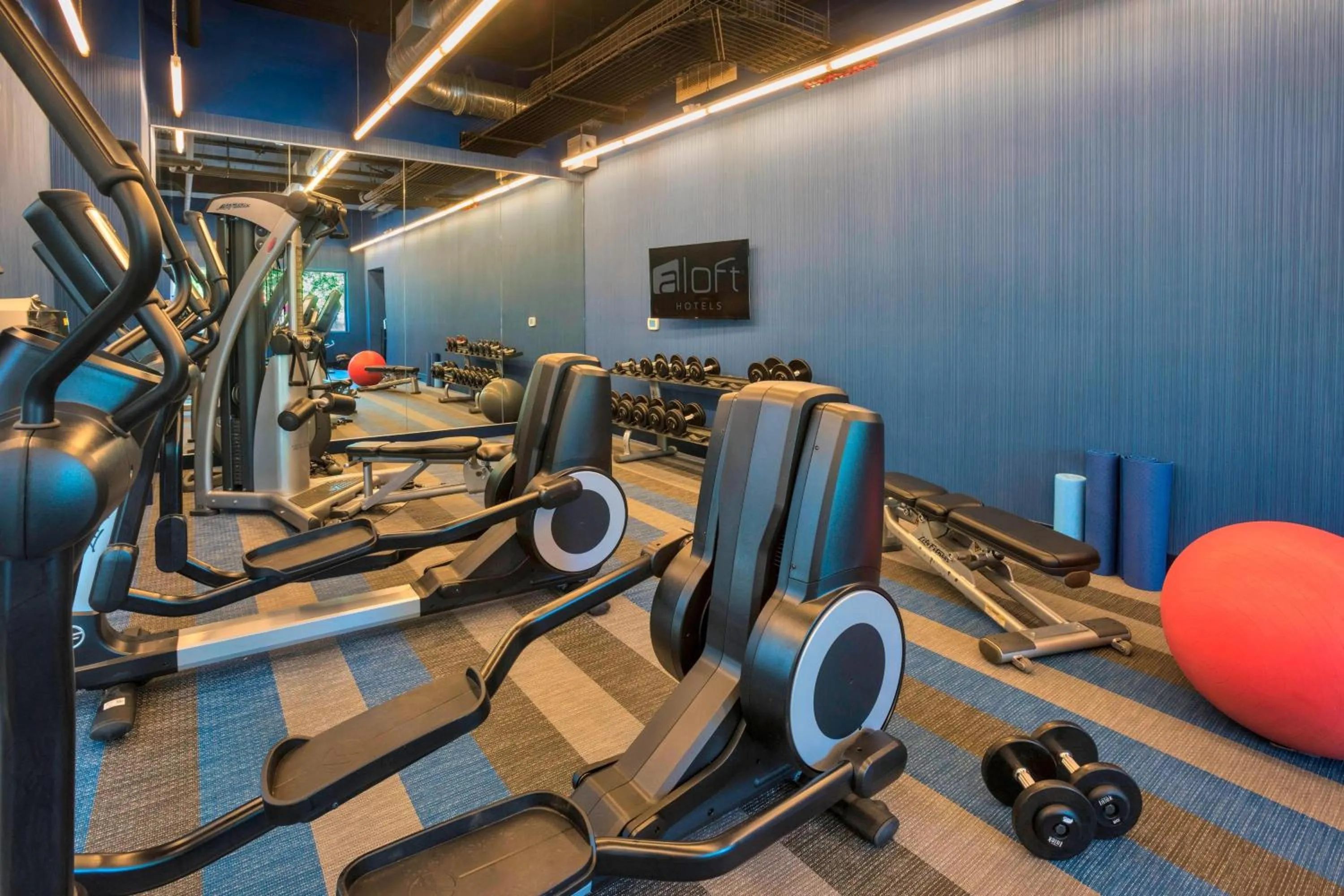 Fitness centre/facilities in Aloft Portland Airport Hotel at Cascade Station