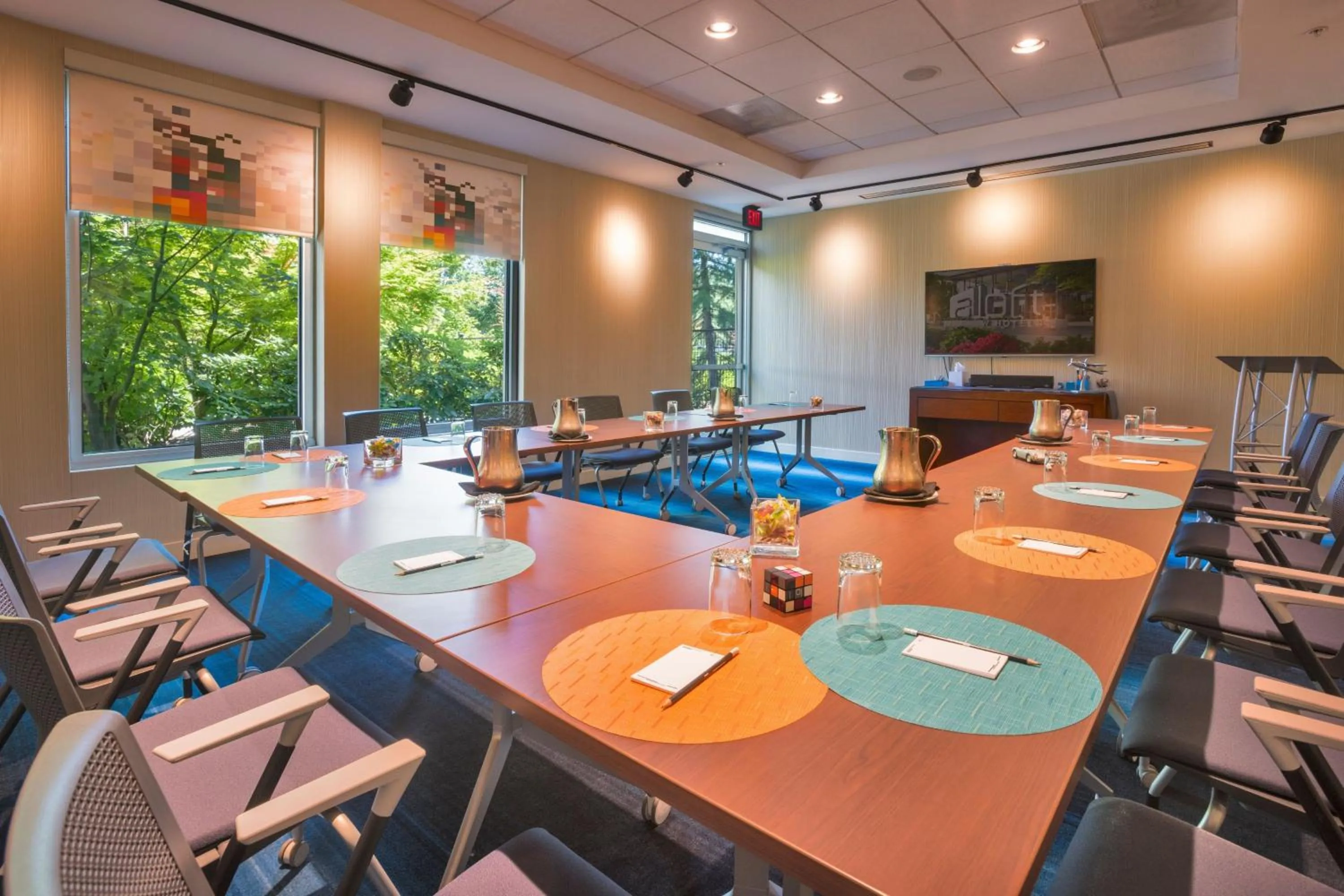 Meeting/conference room in Aloft Portland Airport Hotel at Cascade Station