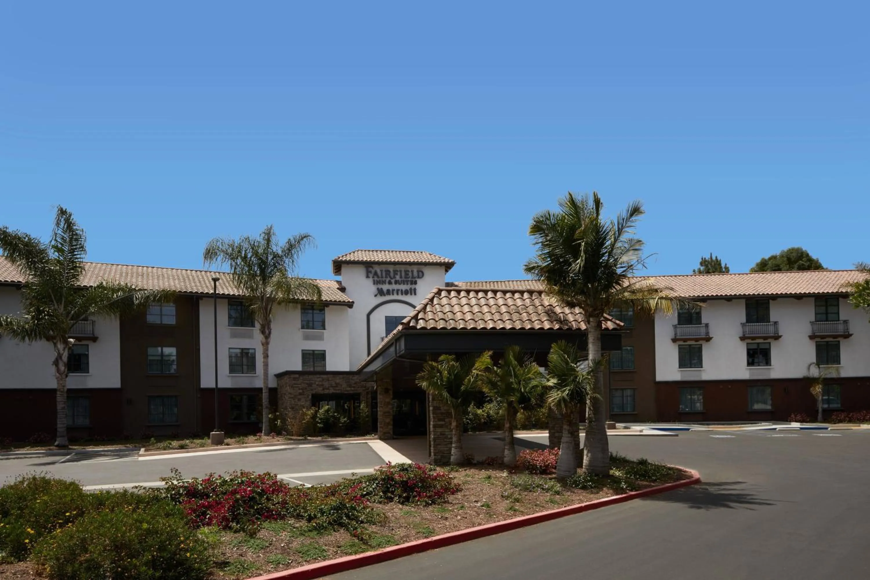 Property building in Fairfield Inn & Suites By Marriott Camarillo