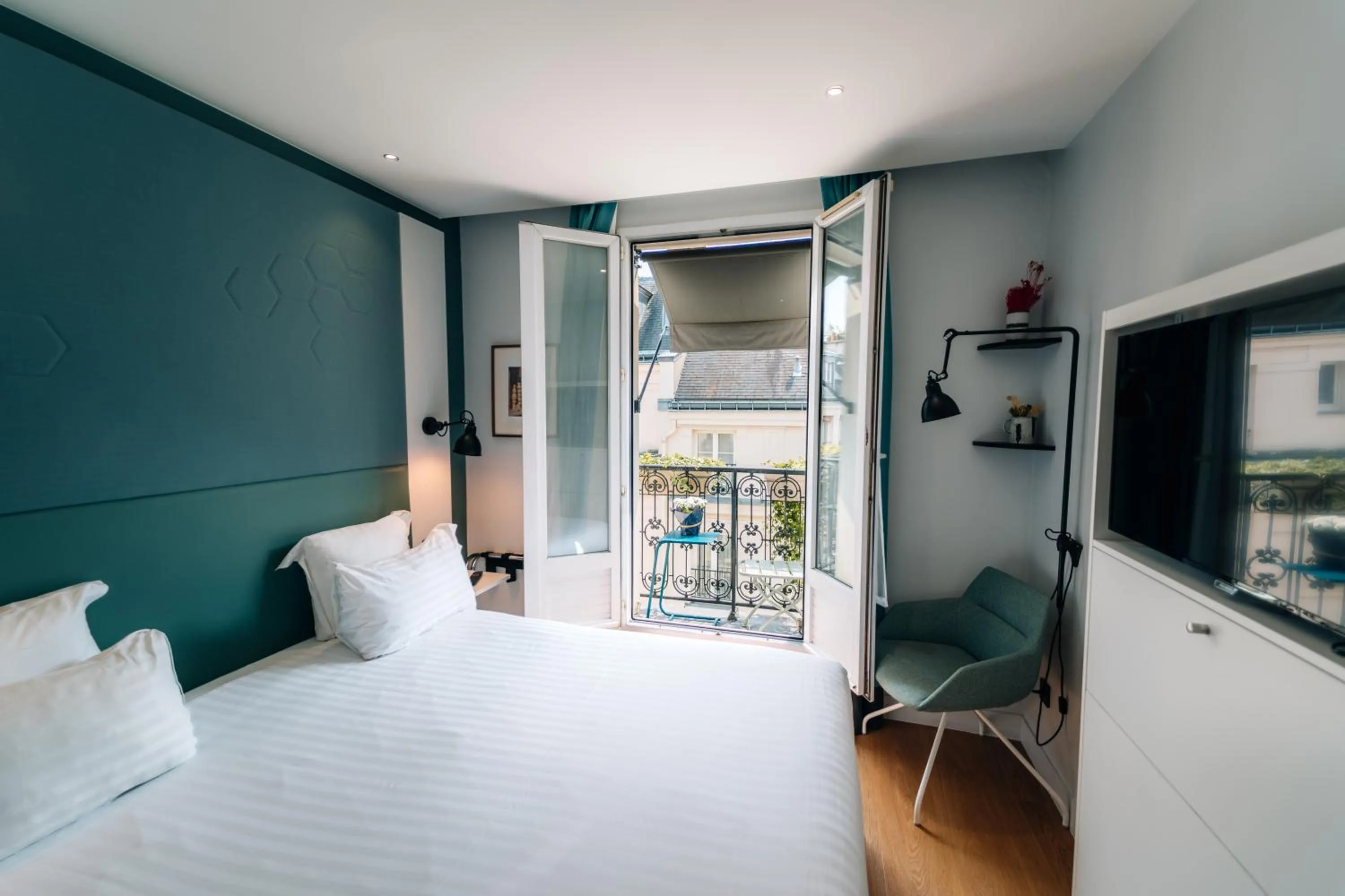 Bed in Hôtel Vendome Saint-Germain