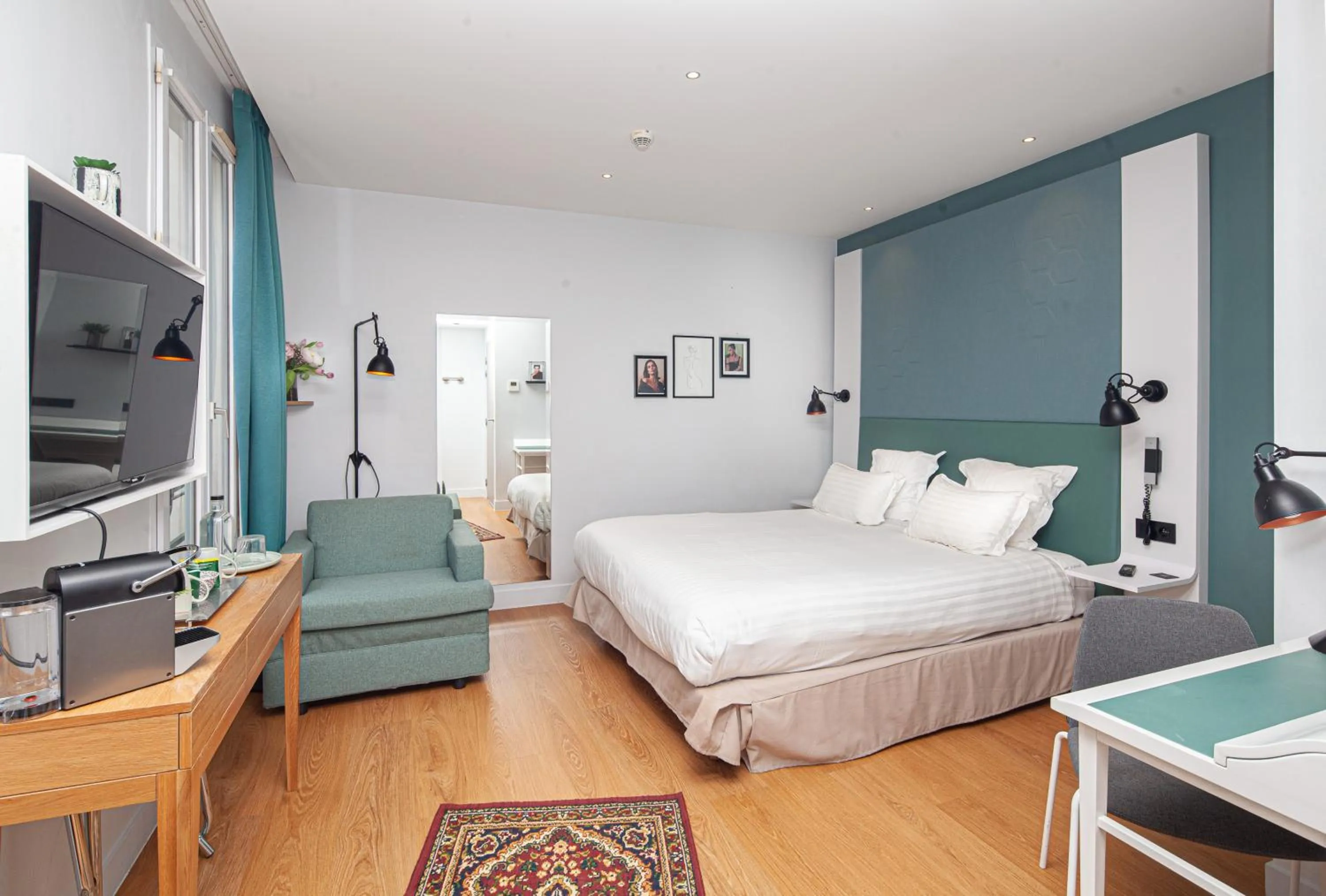 Bedroom, Bed in Hôtel Vendome Saint-Germain