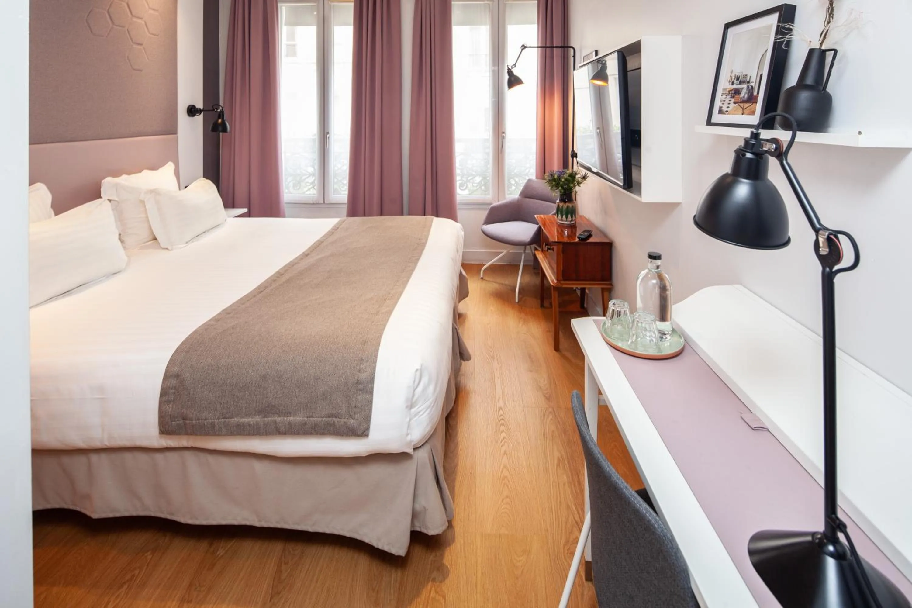 Bedroom, Bed in Hôtel Vendome Saint-Germain