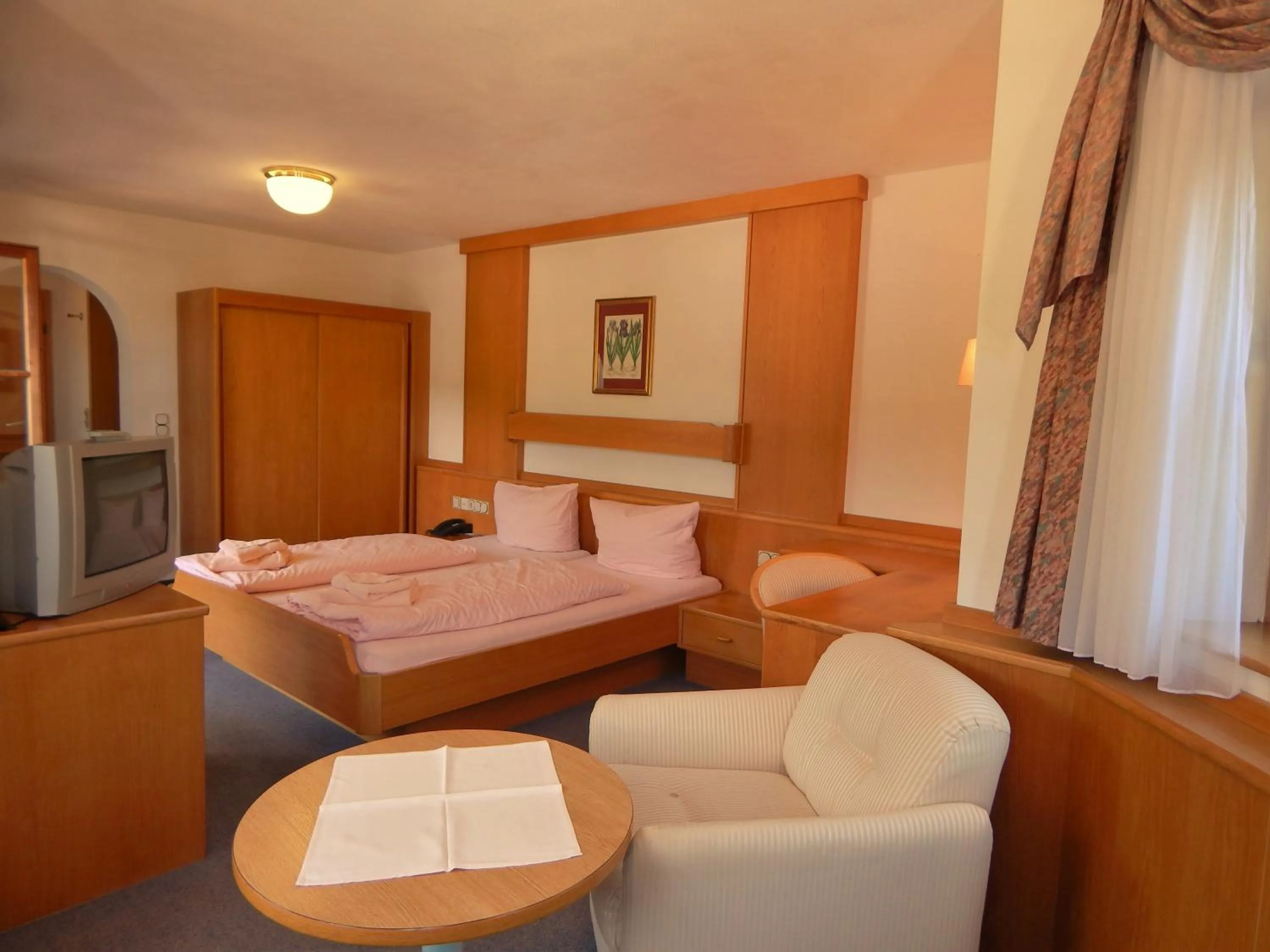 Photo of the whole room, Bed in Hotel Königsseer Hof