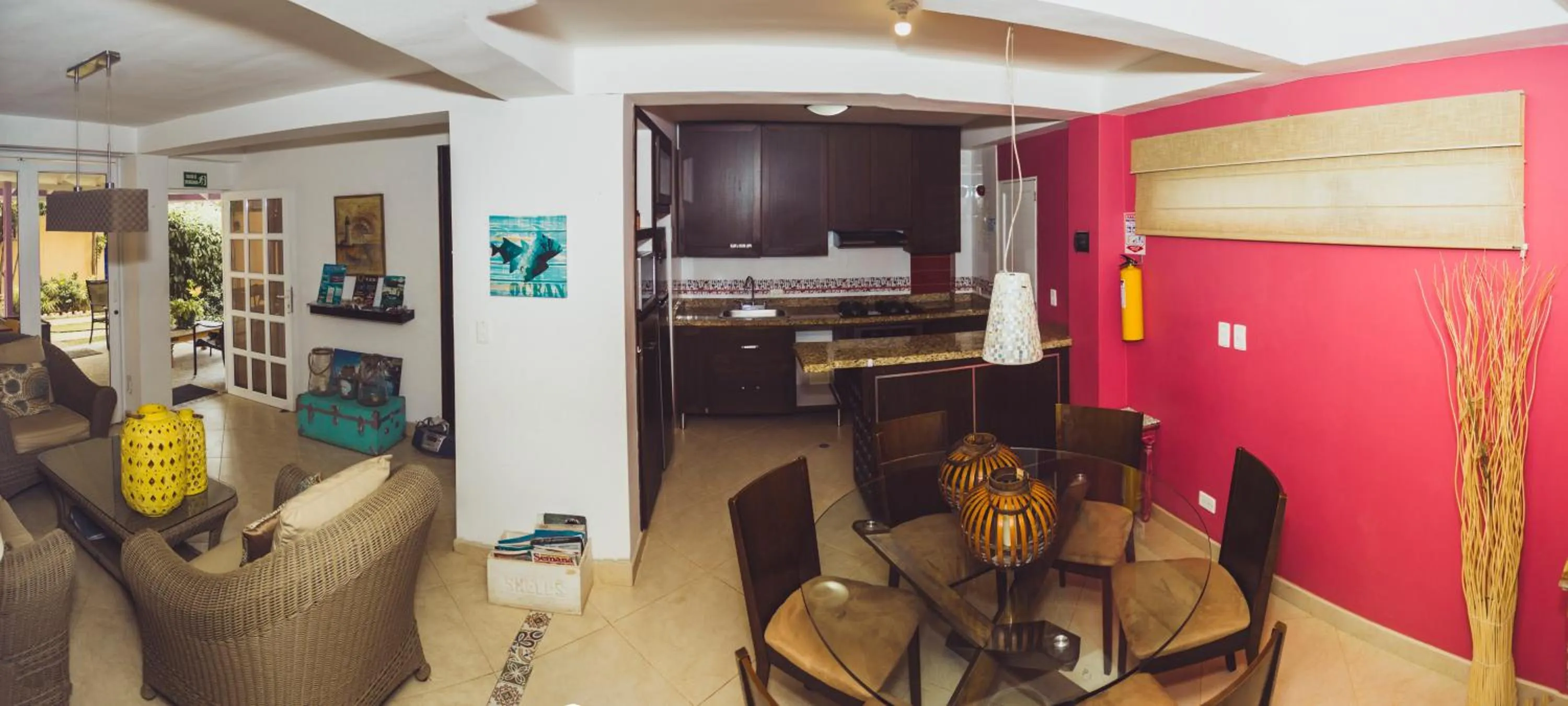 Restaurant/places to eat in Summer House Inn San Andres