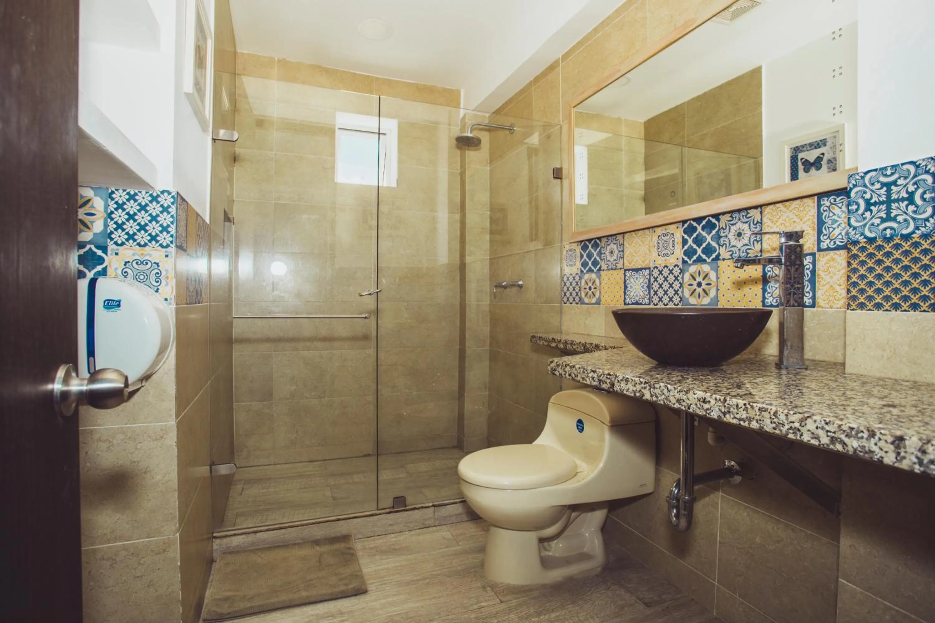 Shower in Summer House Inn San Andres