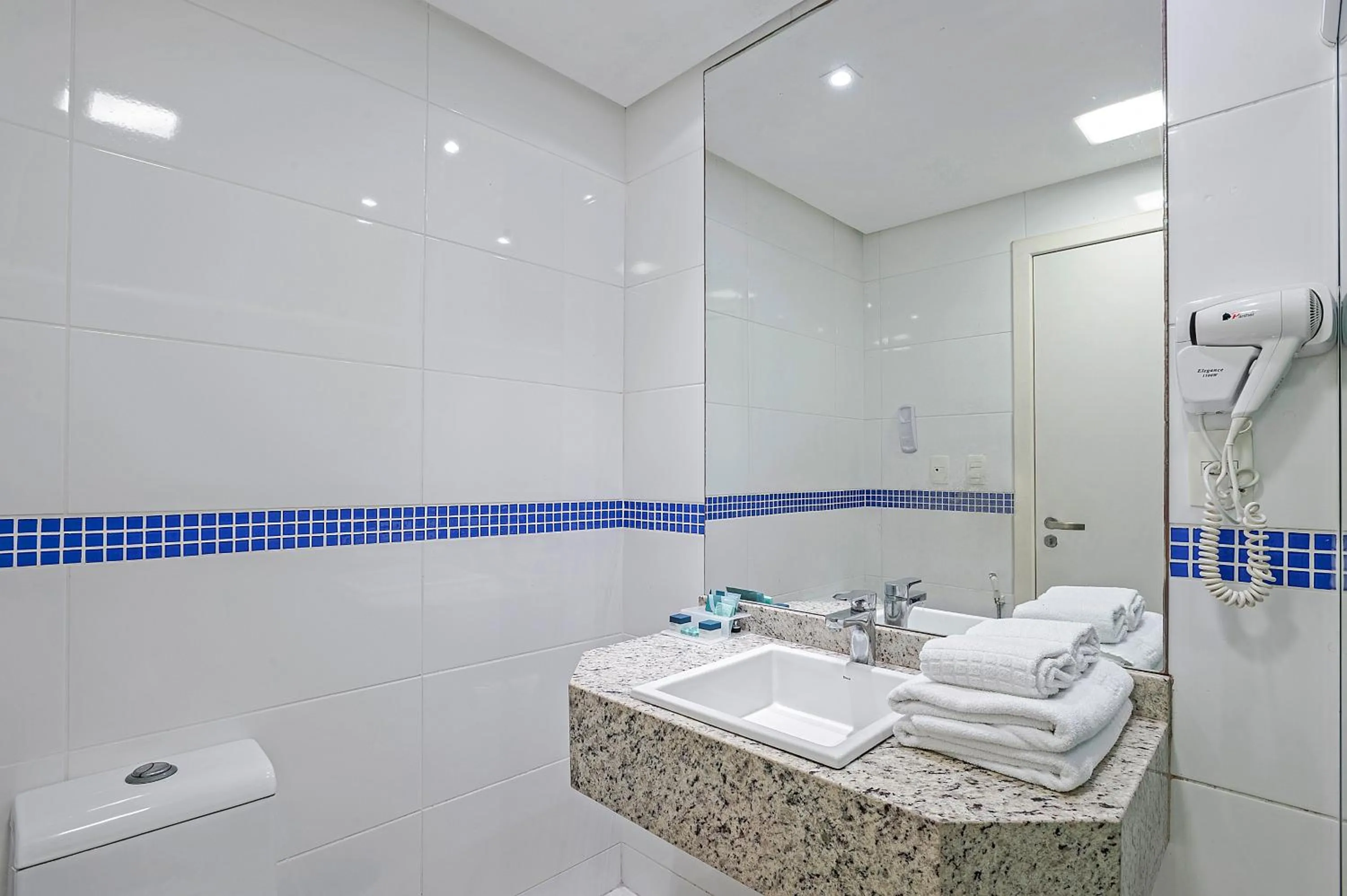 Bathroom in Slaviero Ingleses Convention