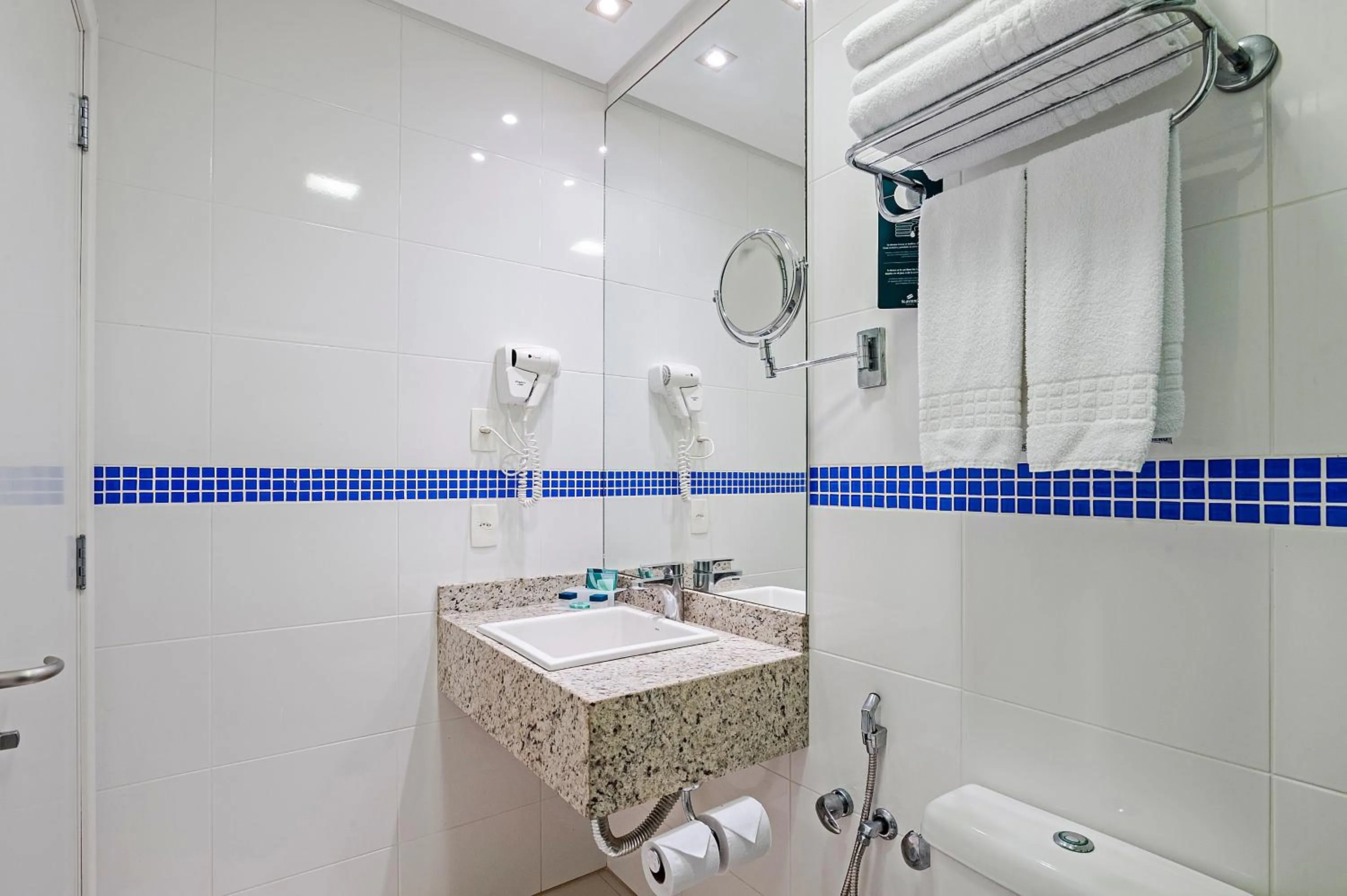 Bathroom in Slaviero Ingleses Convention