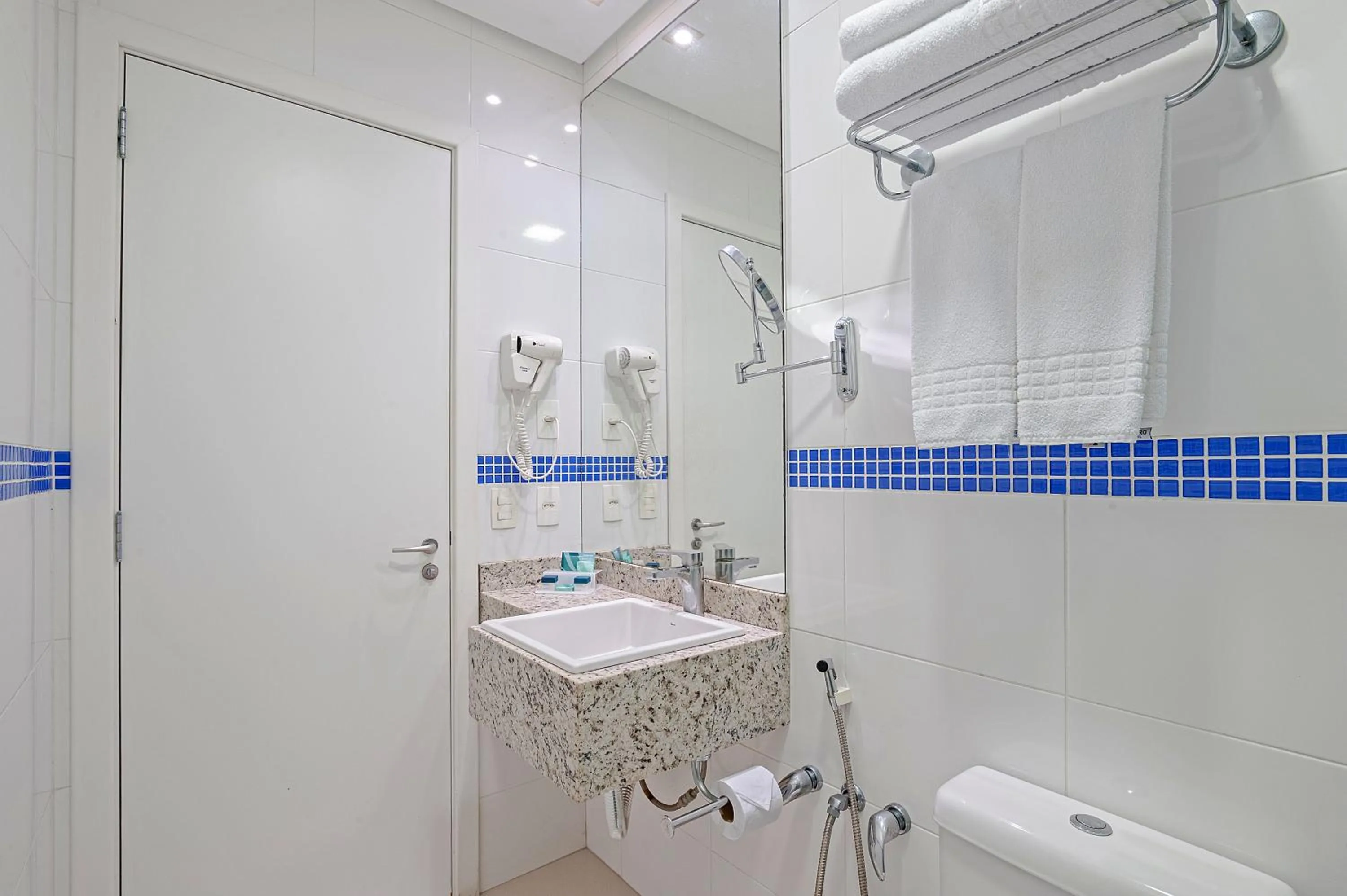 Bathroom in Slaviero Ingleses Convention