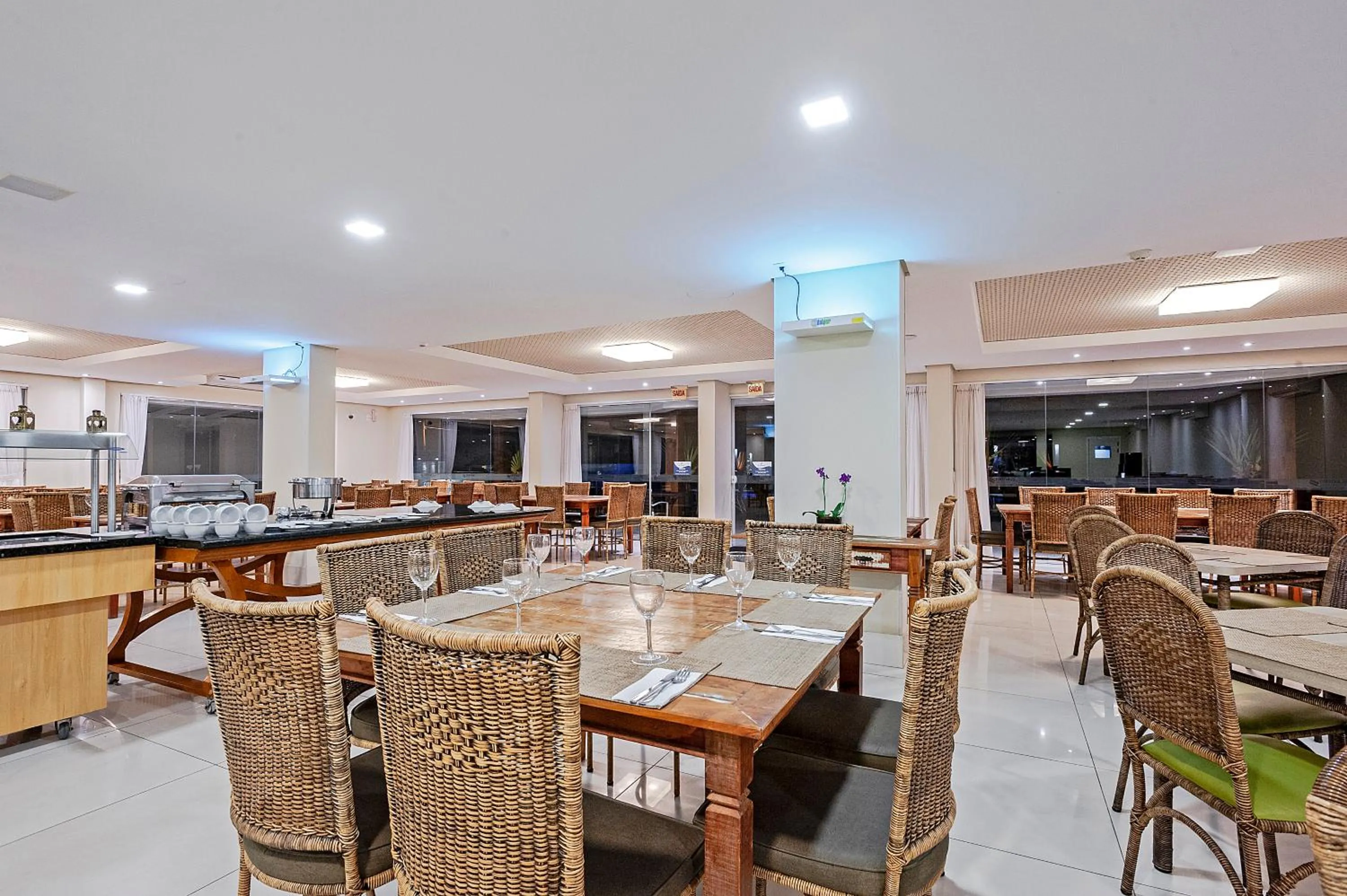 Restaurant/places to eat in Slaviero Ingleses Convention