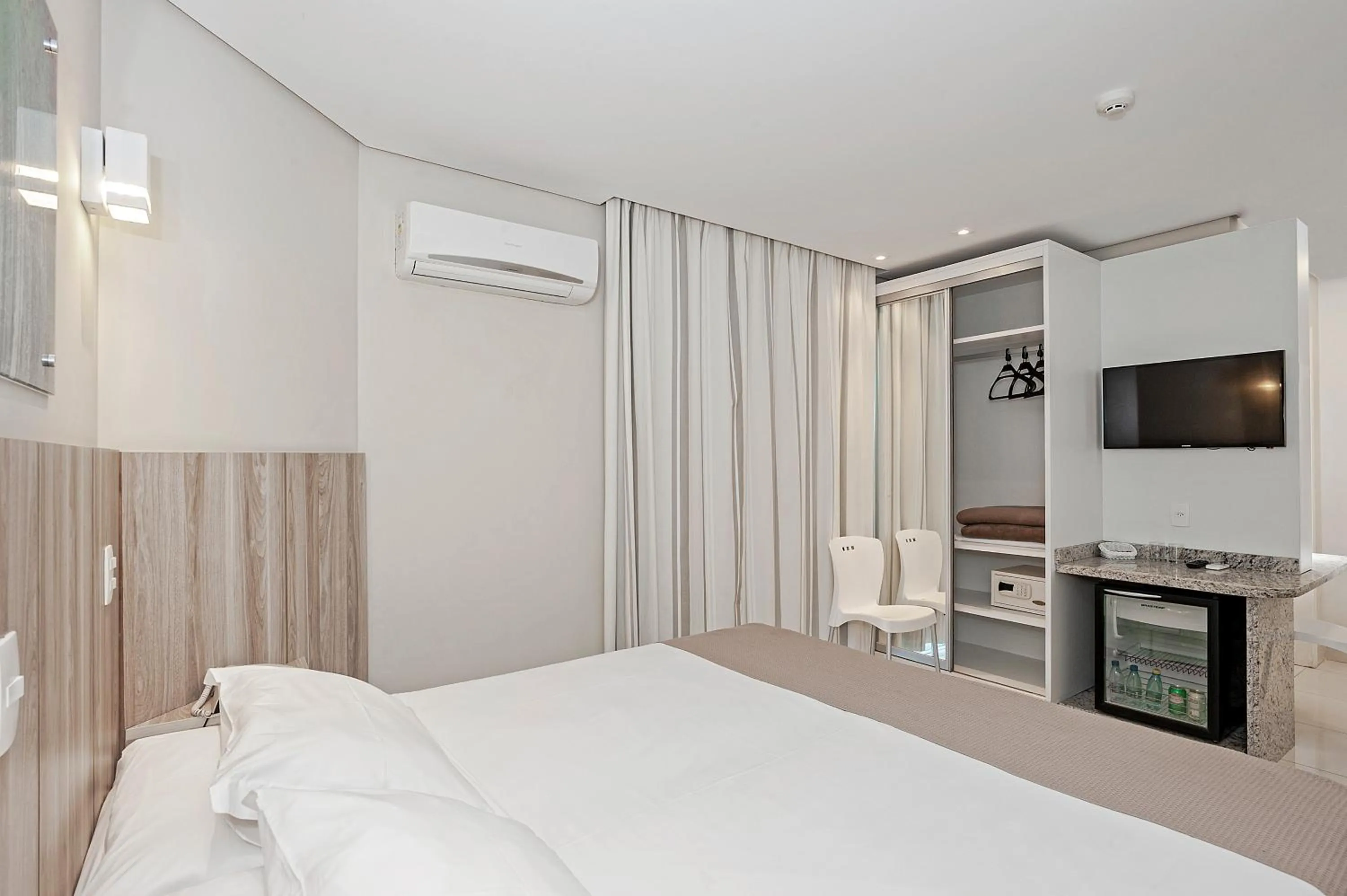 Bed in Slaviero Ingleses Convention