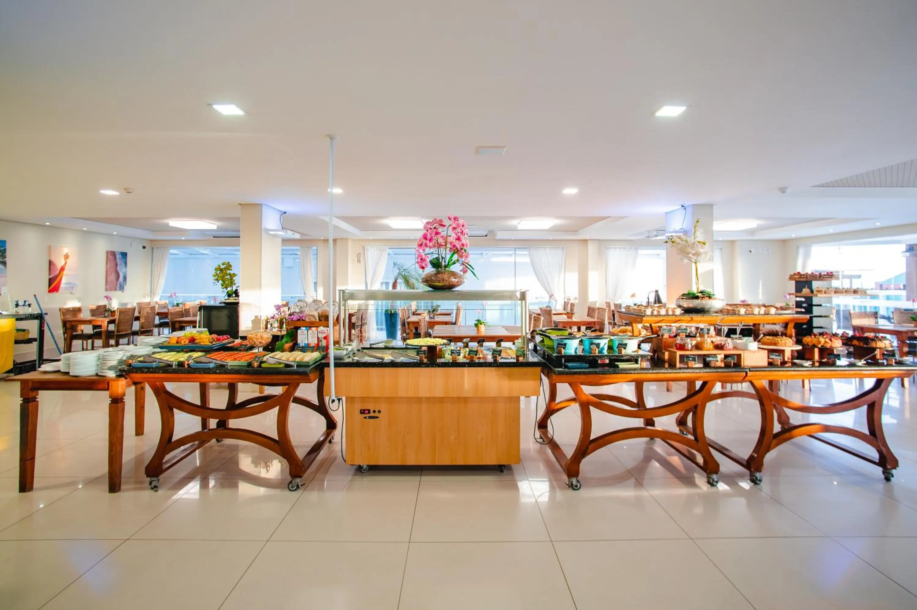 Restaurant/places to eat in Slaviero Ingleses Convention