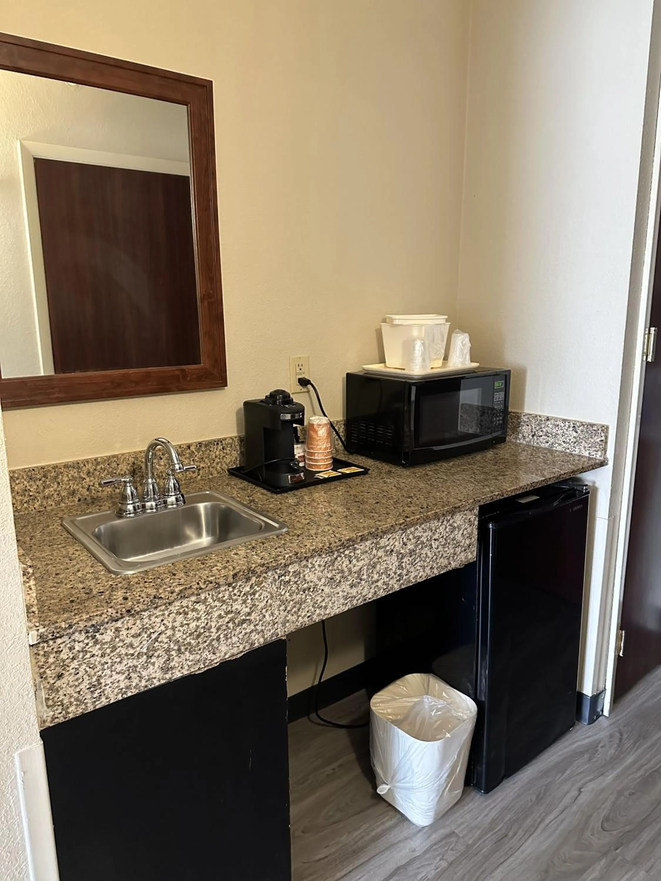 Coffee/tea facilities in Comfort Suites Sawgrass