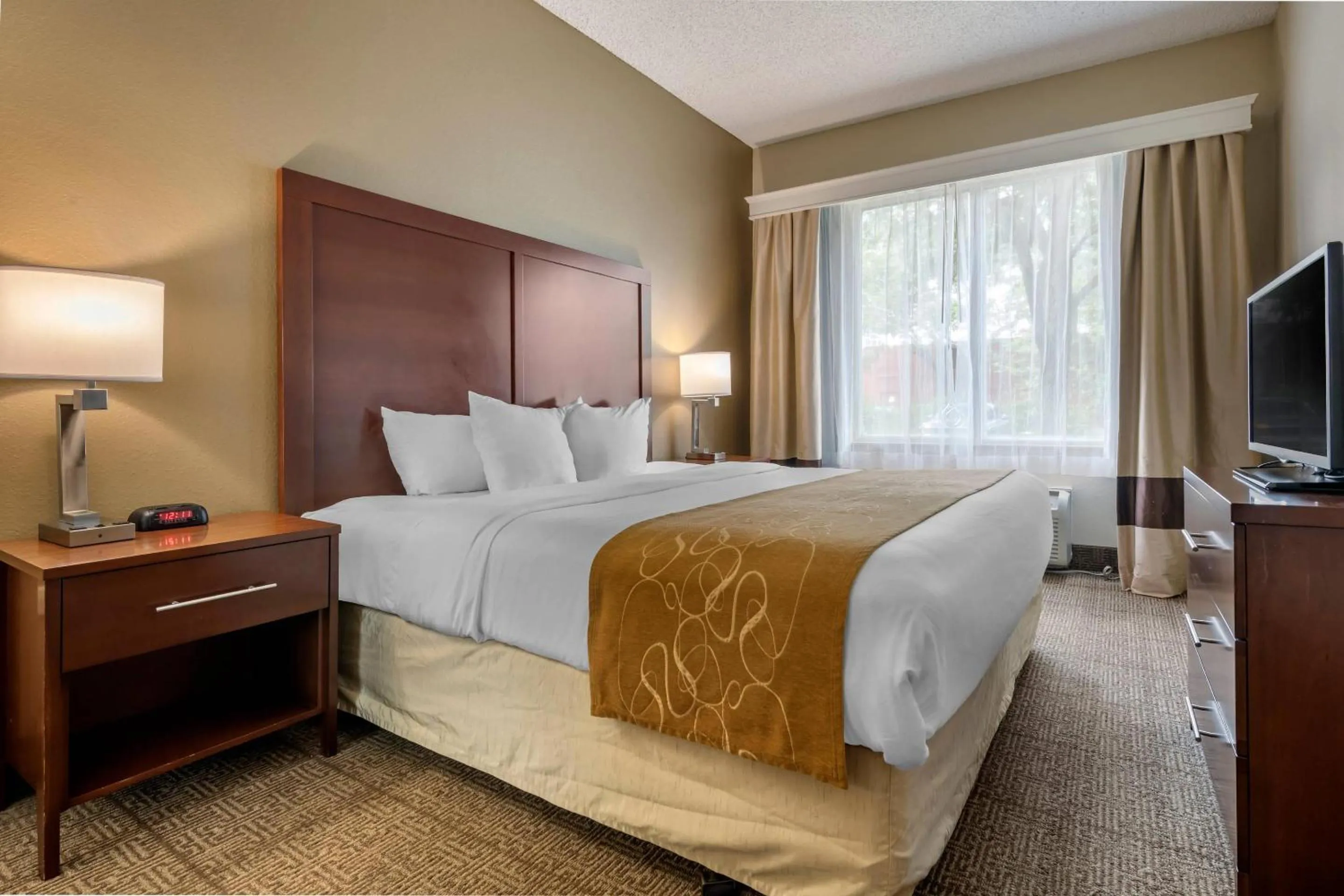 Bedroom, Bed in Comfort Suites Sawgrass