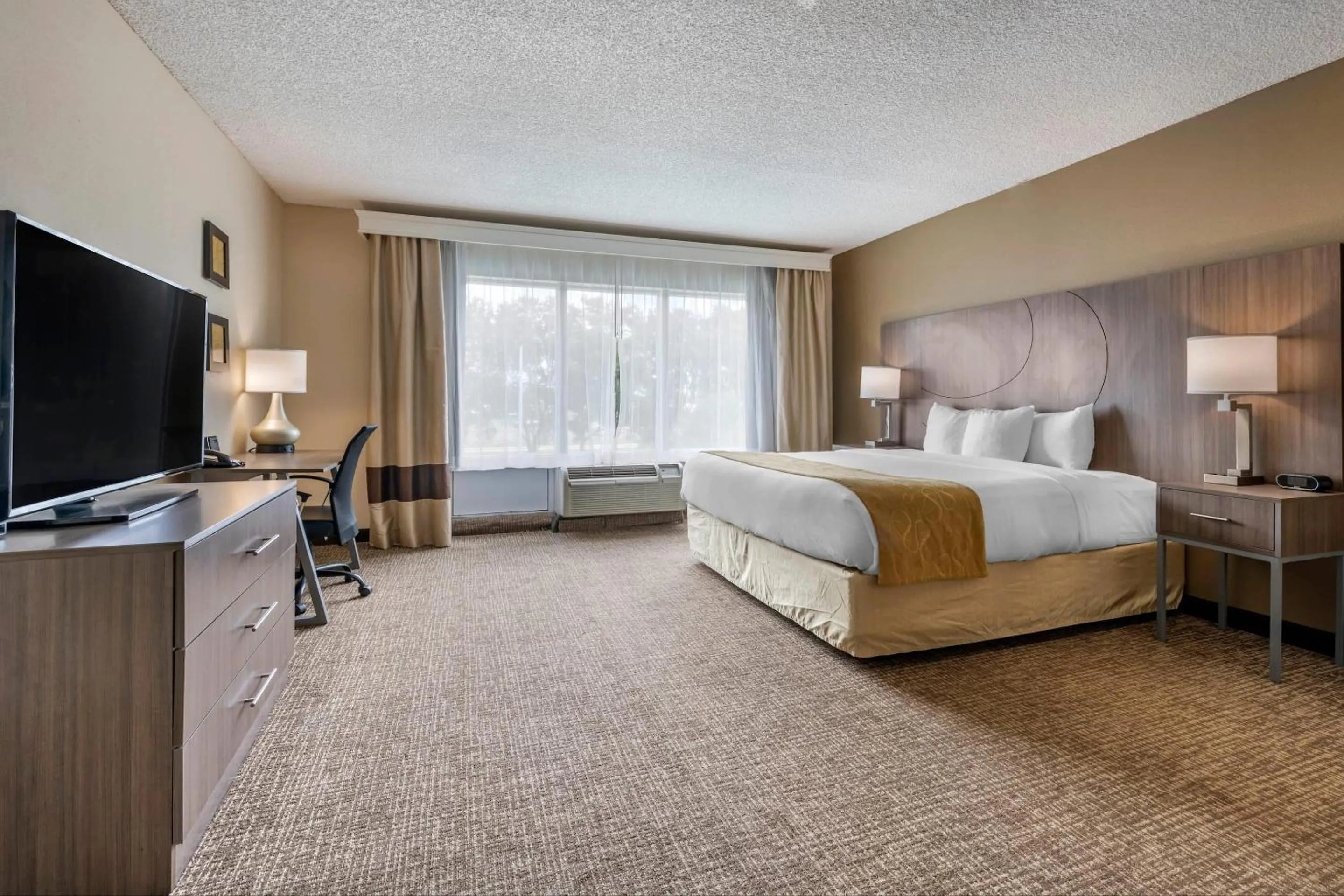 Bedroom, Bed in Comfort Suites Sawgrass