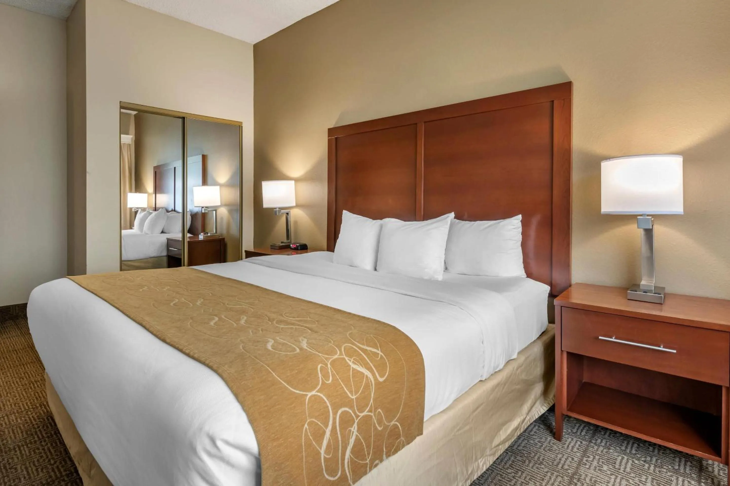 Bedroom, Bed in Comfort Suites Sawgrass