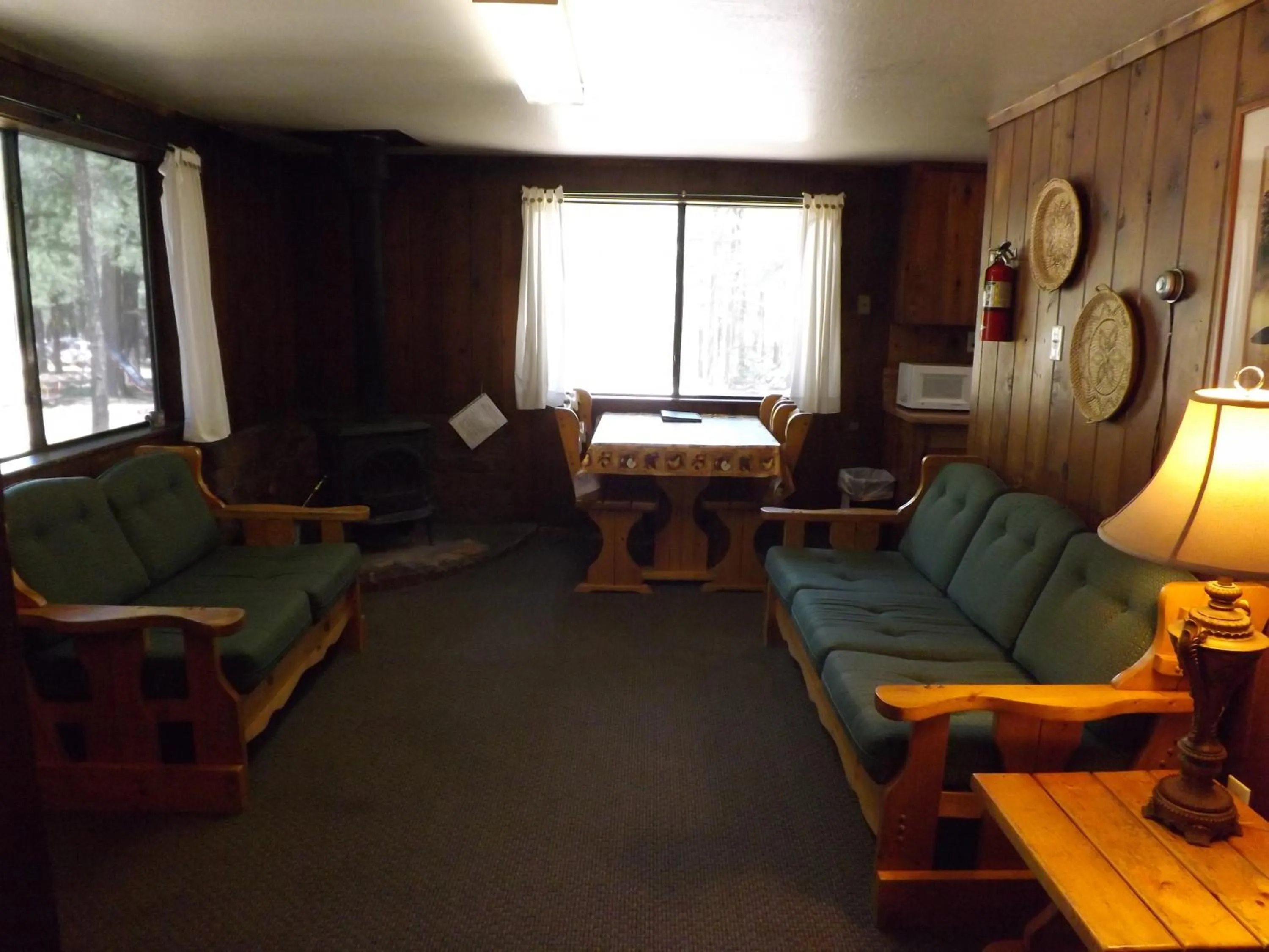 Living room in Arizona Mountain Inn & Cabins