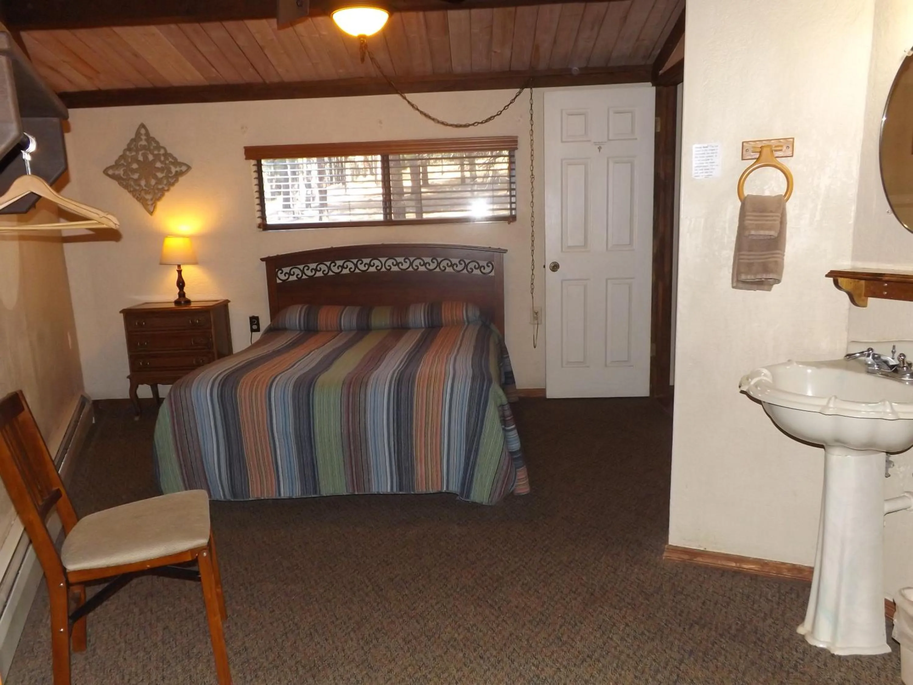 Bedroom, Bed in Arizona Mountain Inn & Cabins