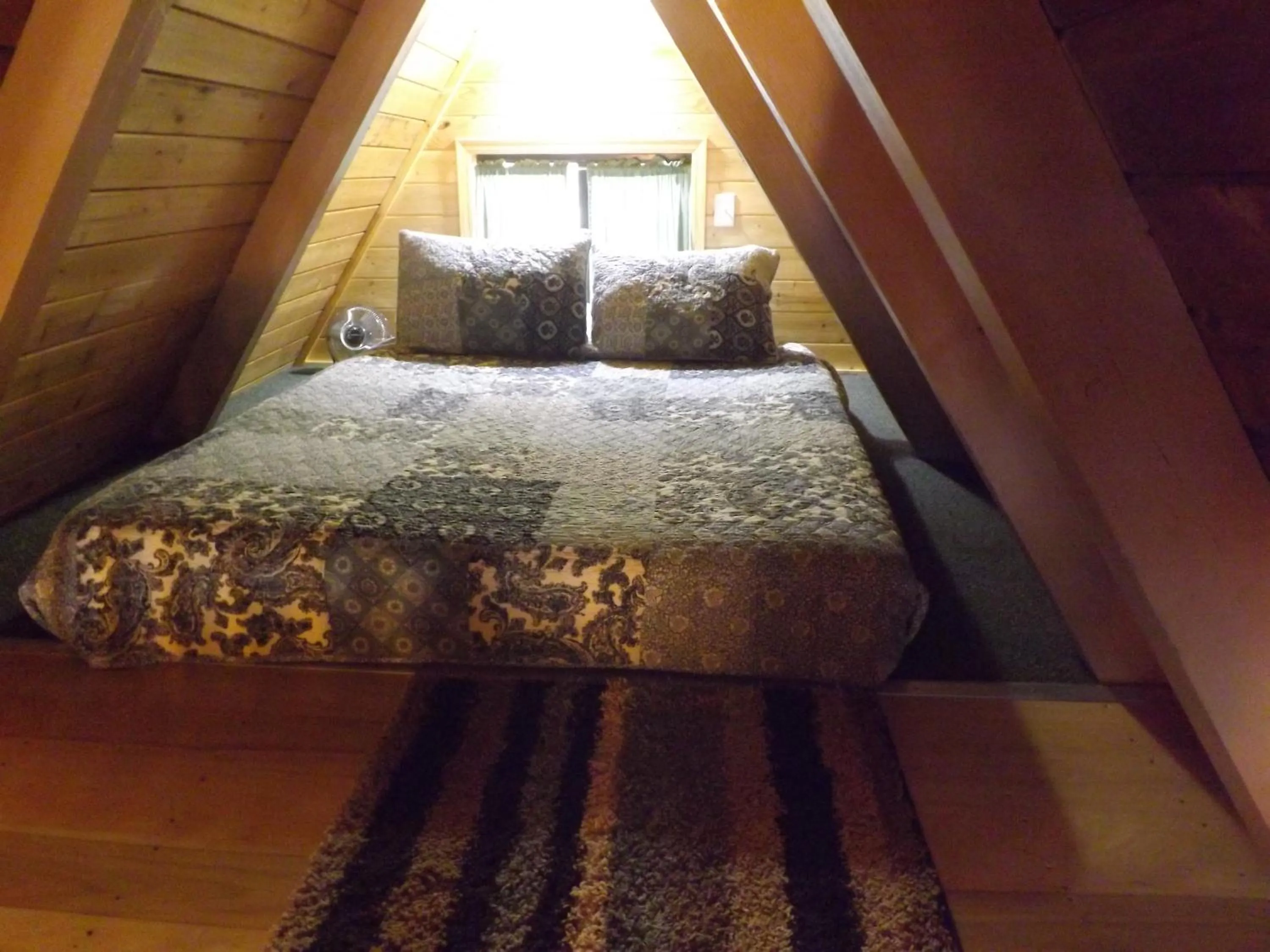 Bed in Arizona Mountain Inn & Cabins