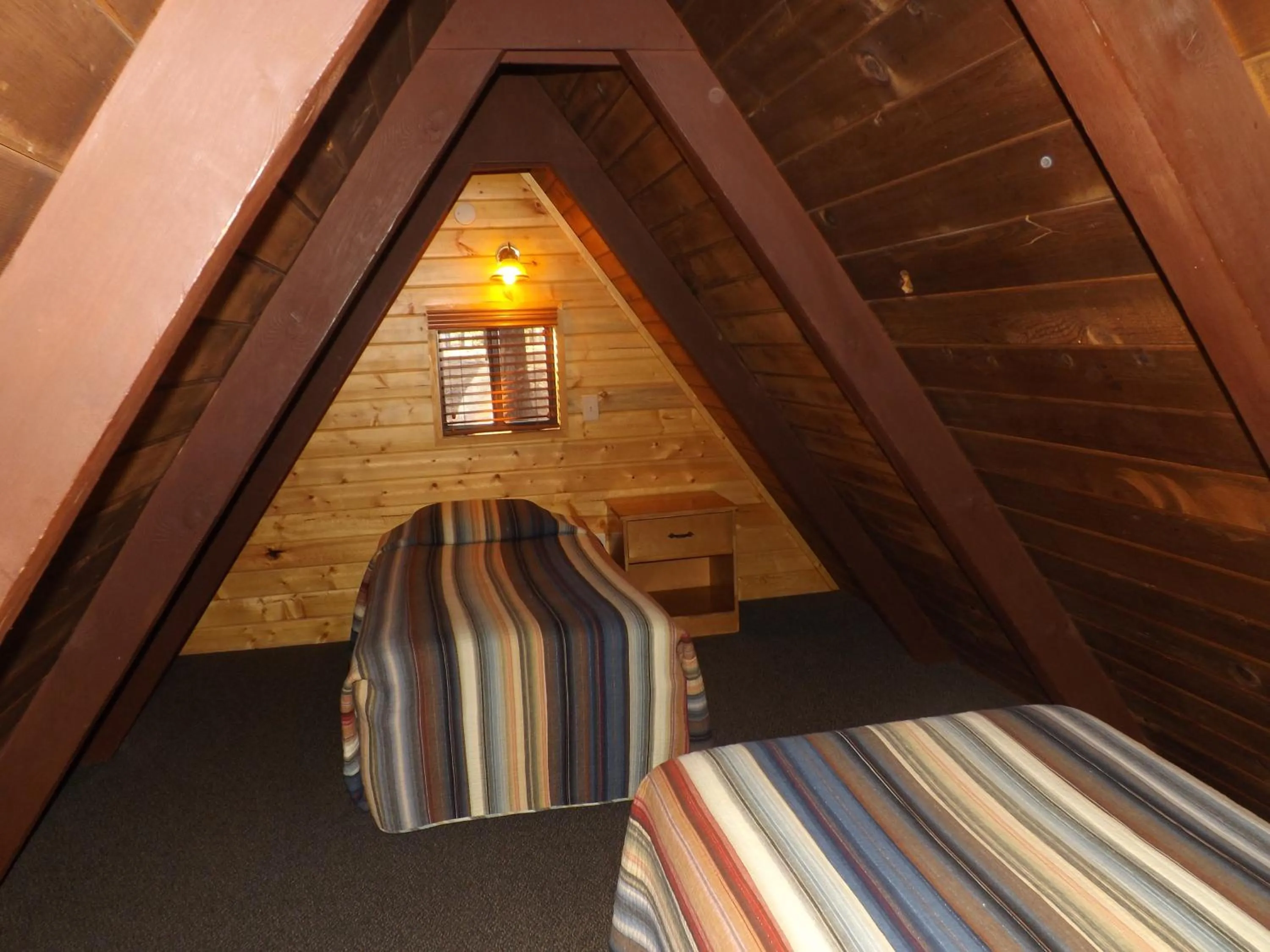 Bed in Arizona Mountain Inn & Cabins