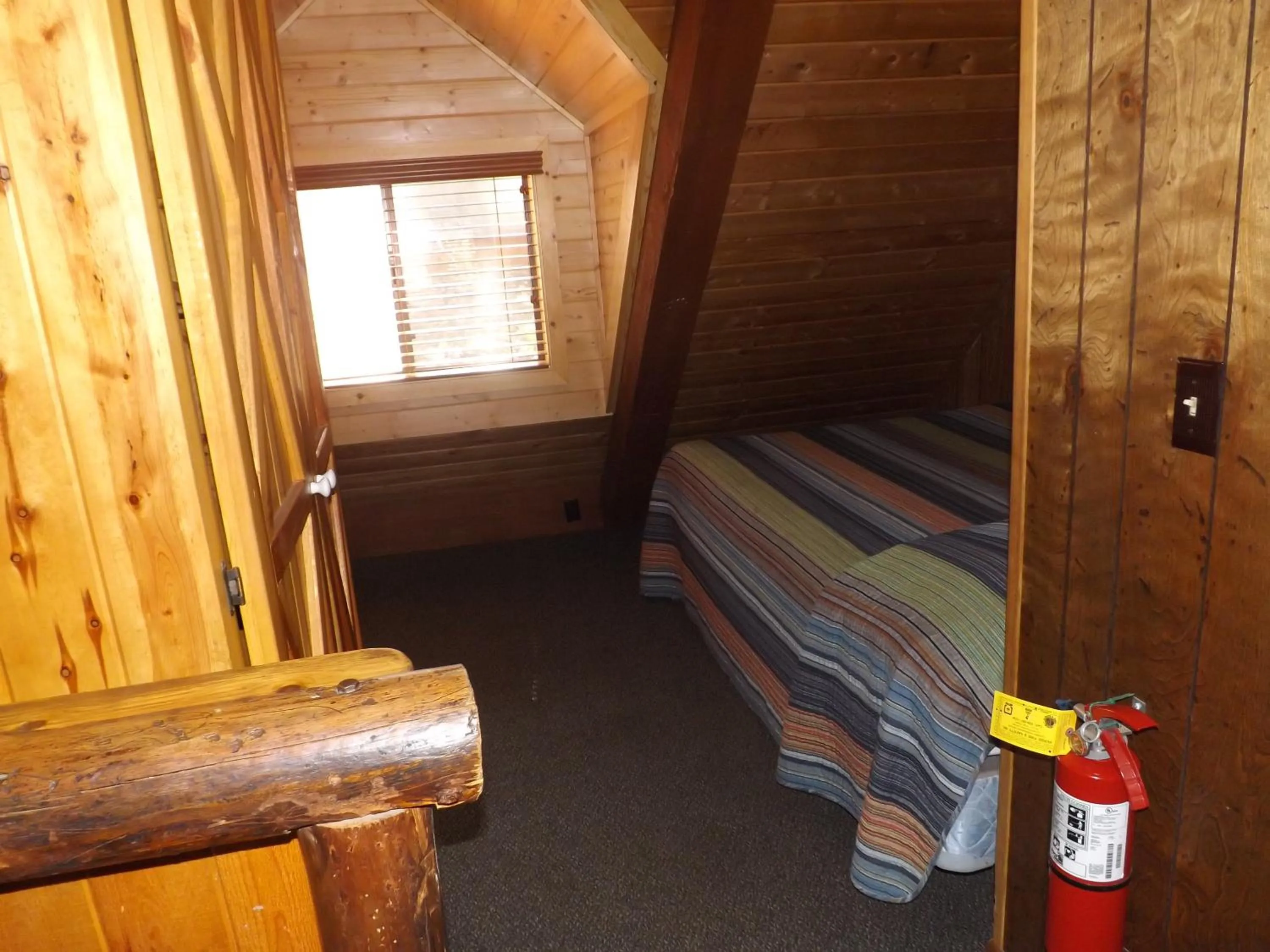 Bed in Arizona Mountain Inn & Cabins