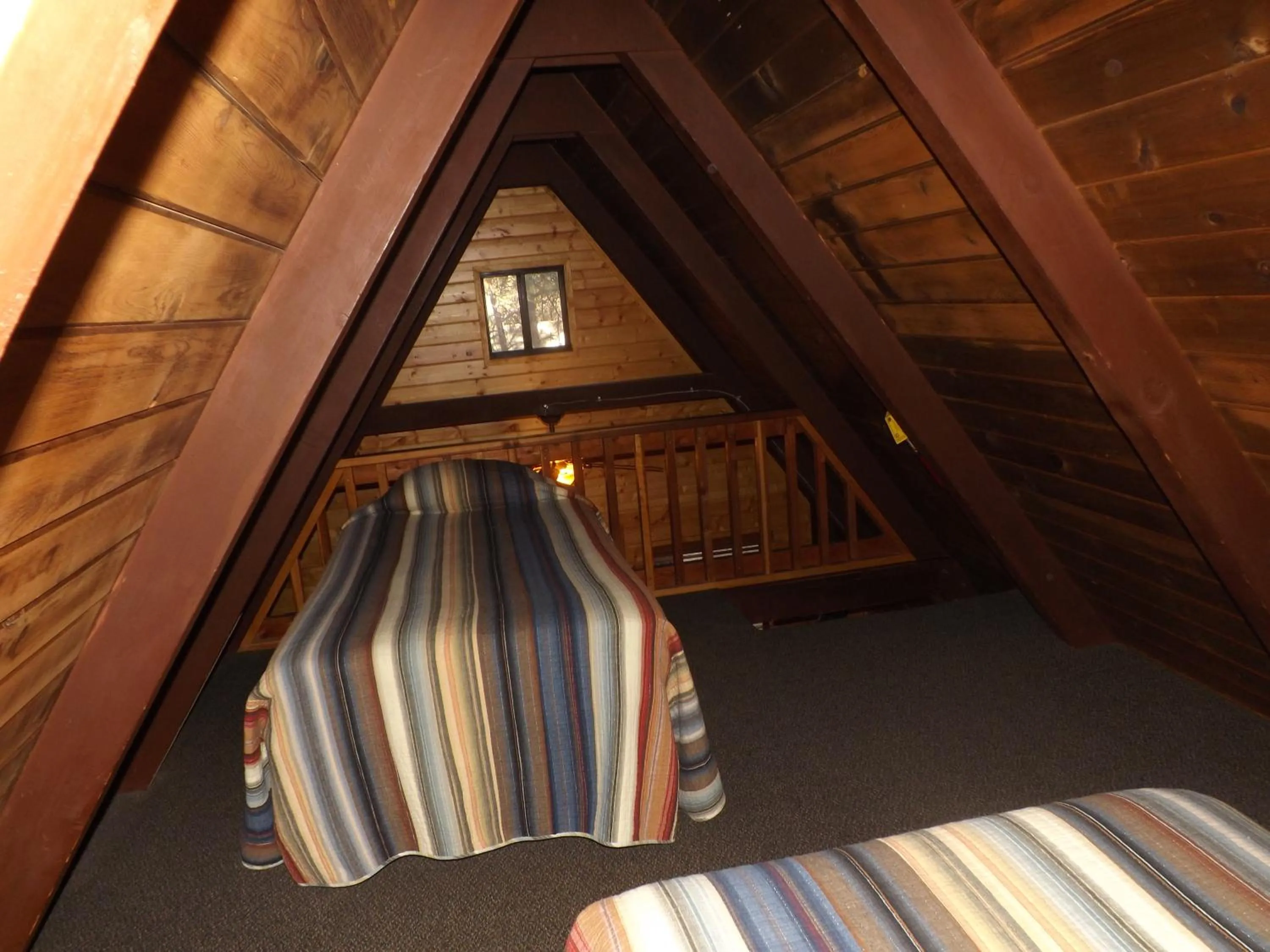 Bed in Arizona Mountain Inn & Cabins