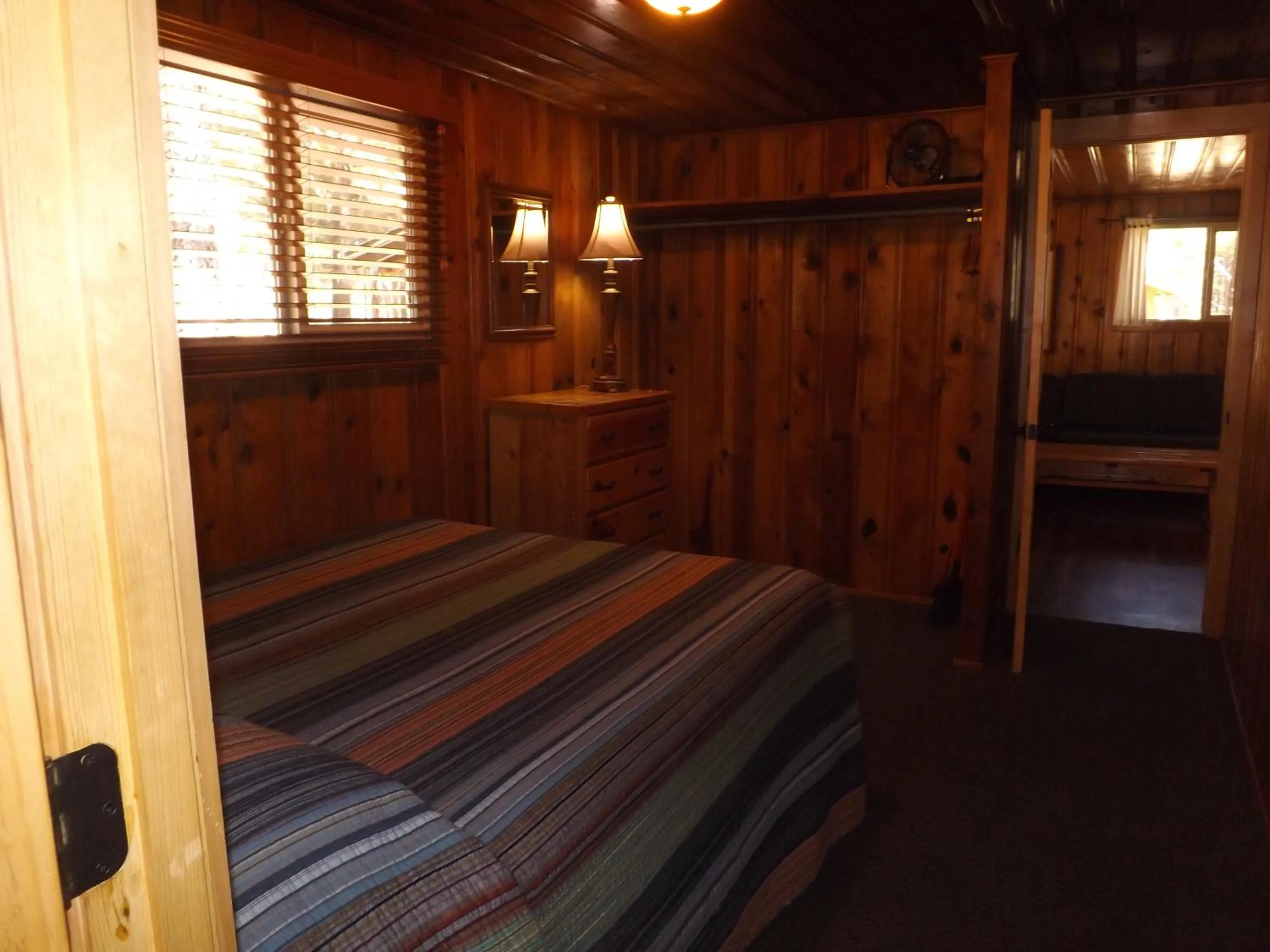 Bed in Arizona Mountain Inn & Cabins