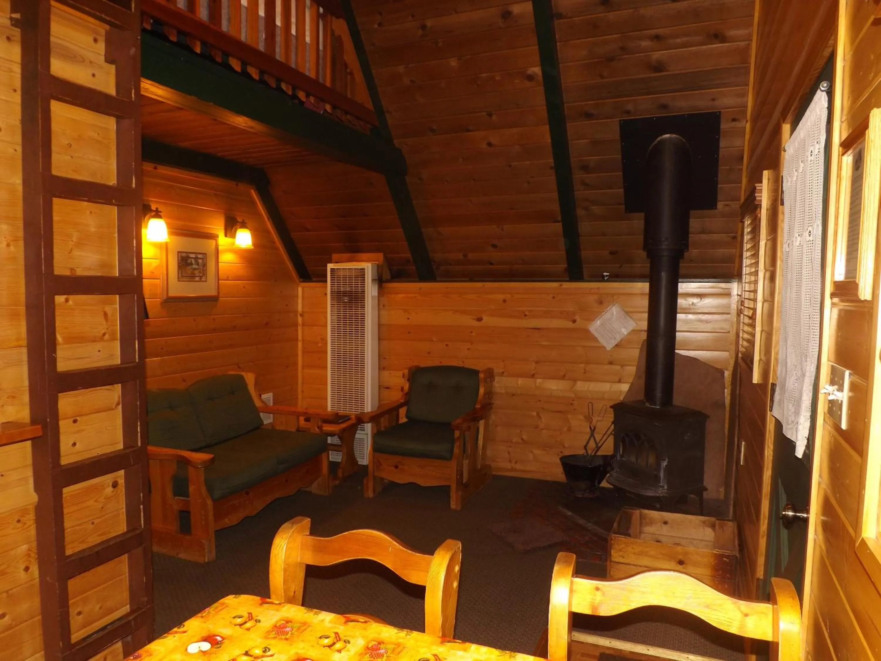 Living room in Arizona Mountain Inn & Cabins