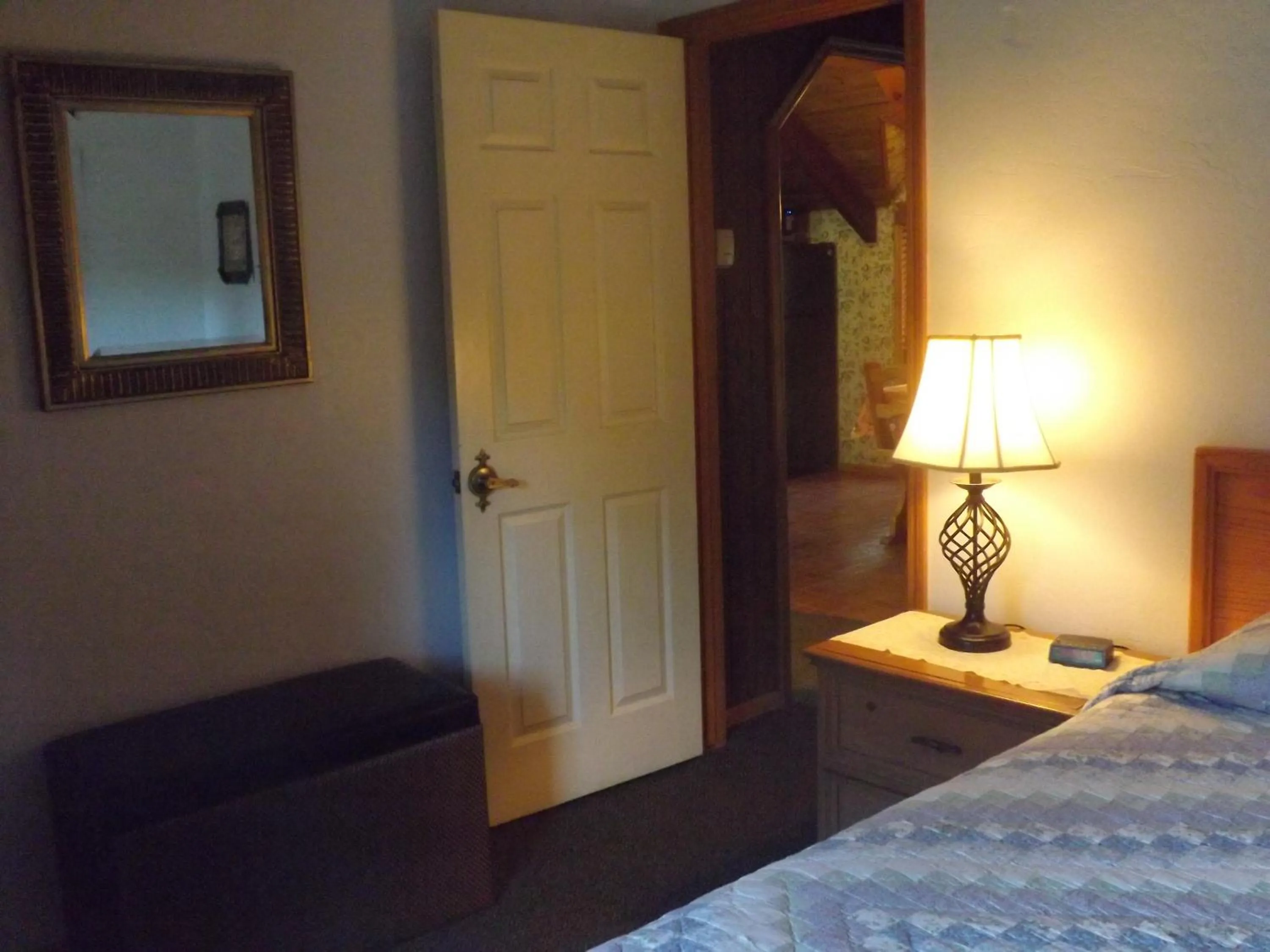 Bed in Arizona Mountain Inn & Cabins