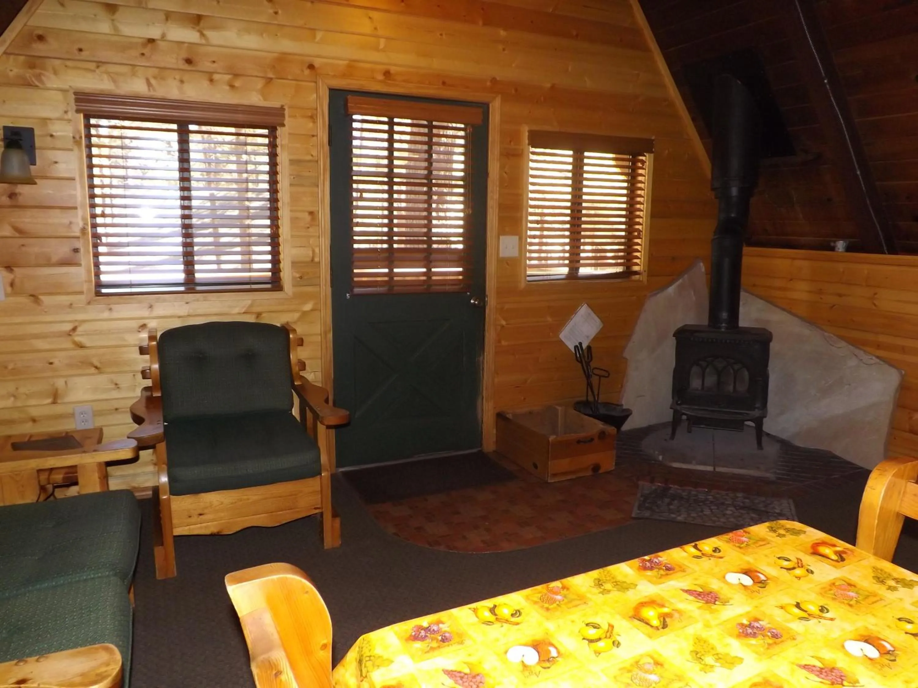 Bed in Arizona Mountain Inn & Cabins