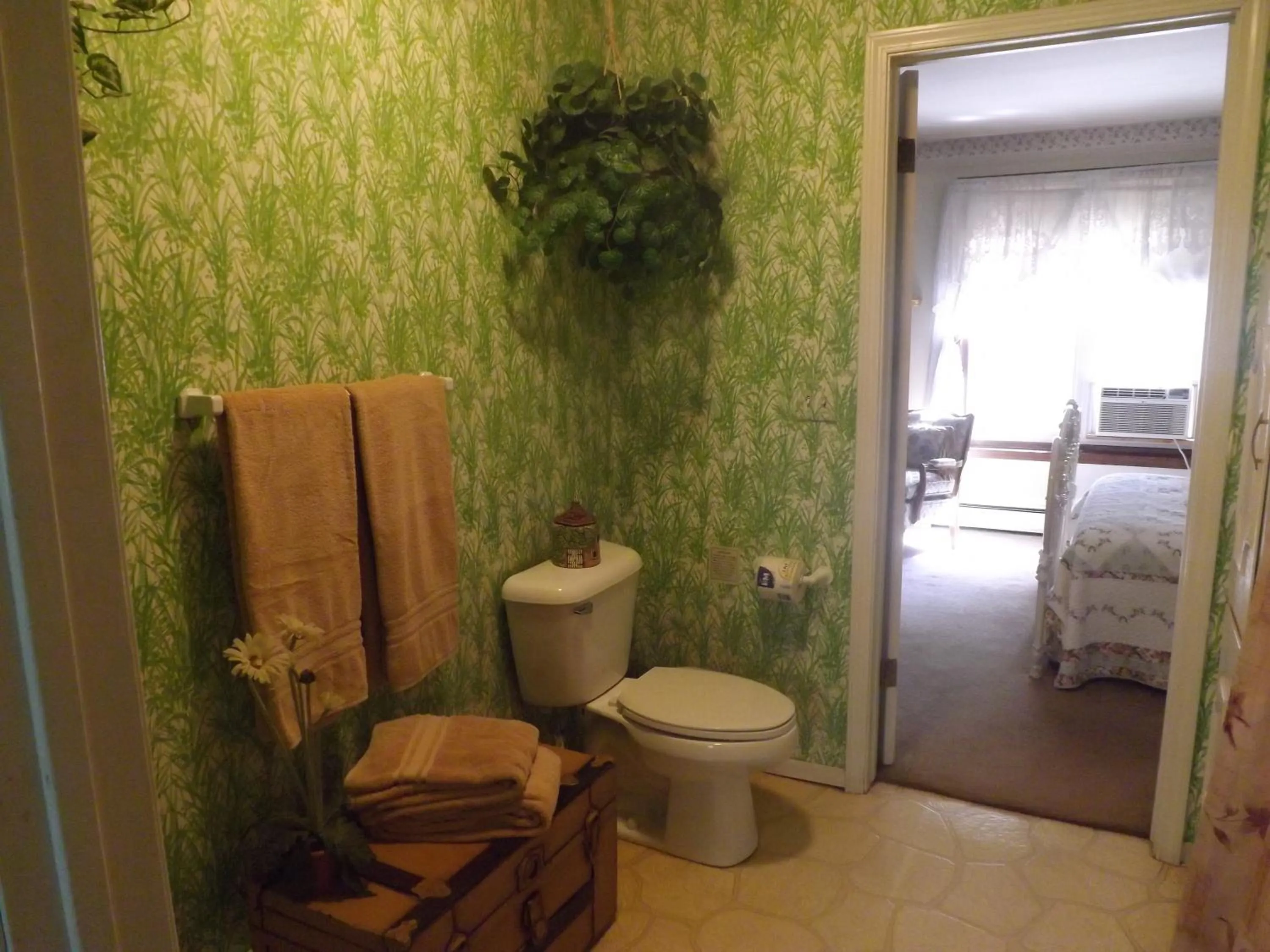 Toilet in Arizona Mountain Inn & Cabins