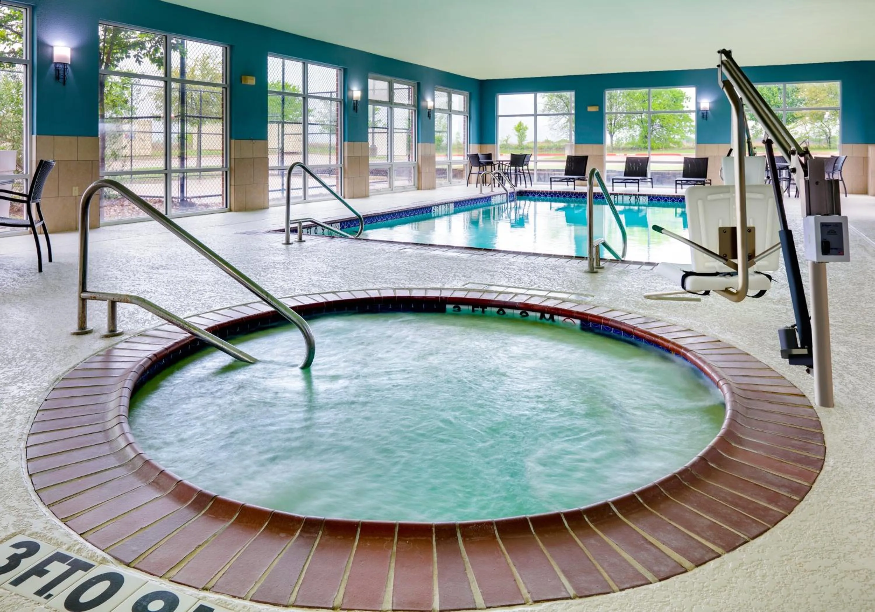 Swimming pool in Holiday Inn Express Hotel & Suites Cleburne by IHG