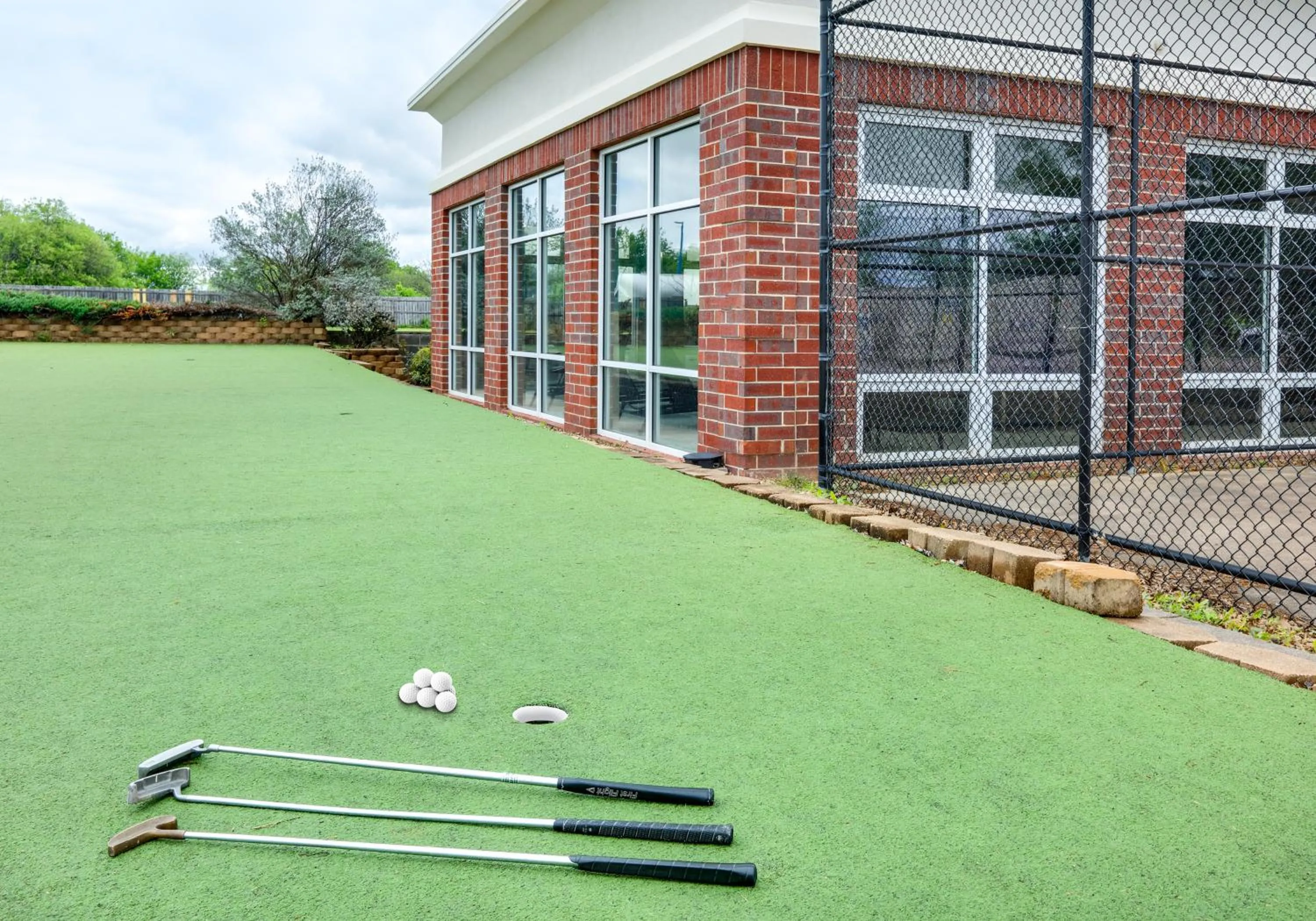 Minigolf in Holiday Inn Express Hotel & Suites Cleburne by IHG