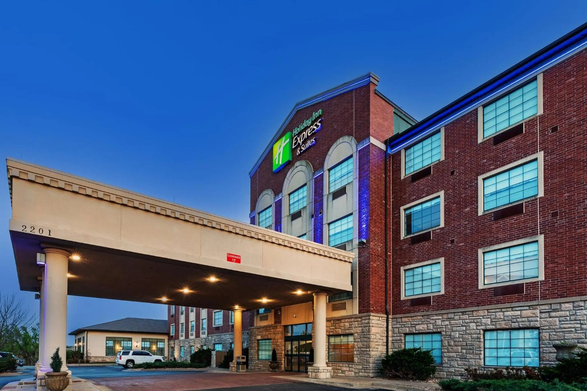 Property building in Holiday Inn Express & Suites Tulsa S Broken Arrow Hwy 51 by IHG