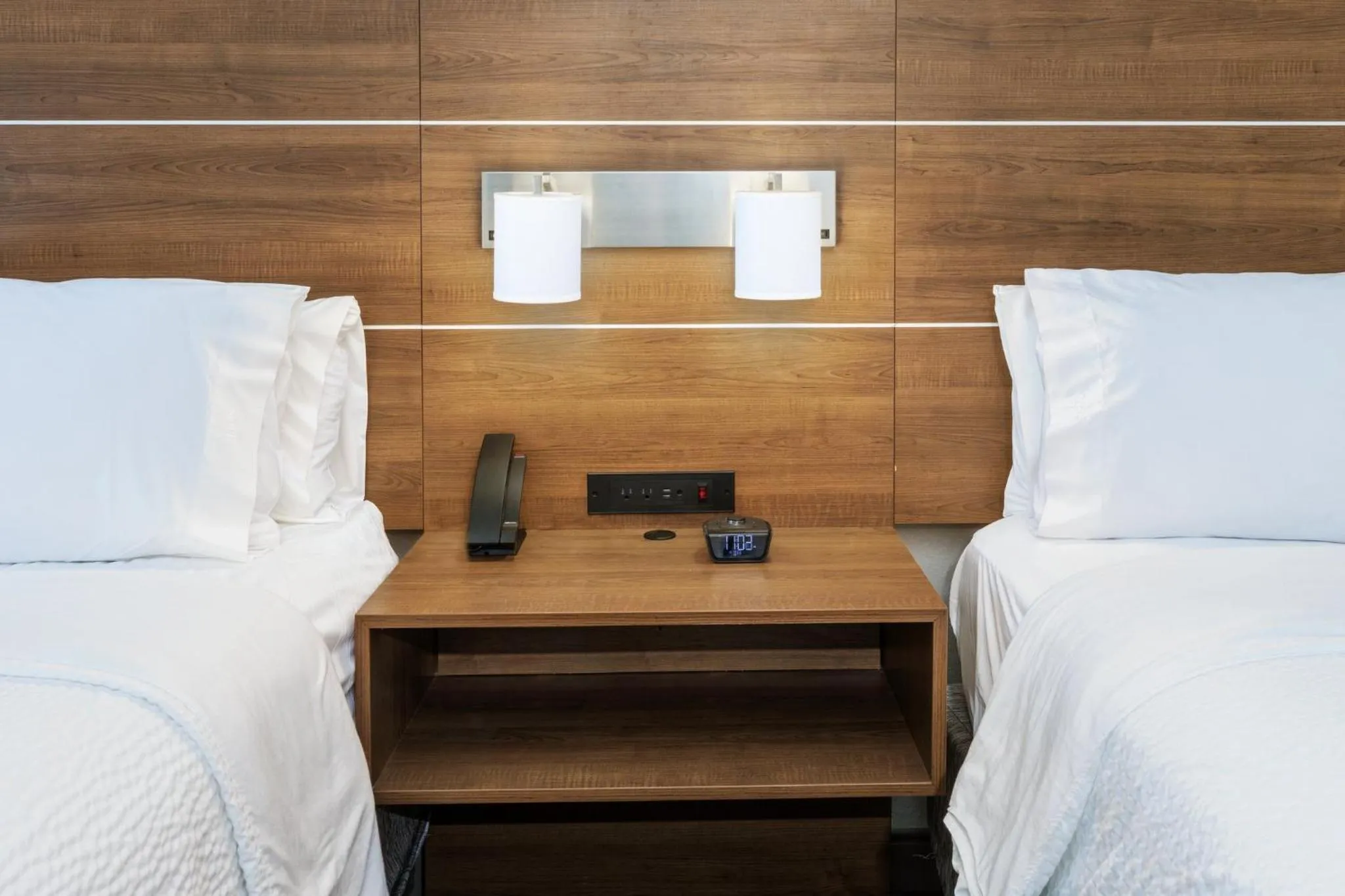 Photo of the whole room, Bed in Holiday Inn Express & Suites Tulsa S Broken Arrow Hwy 51 by IHG