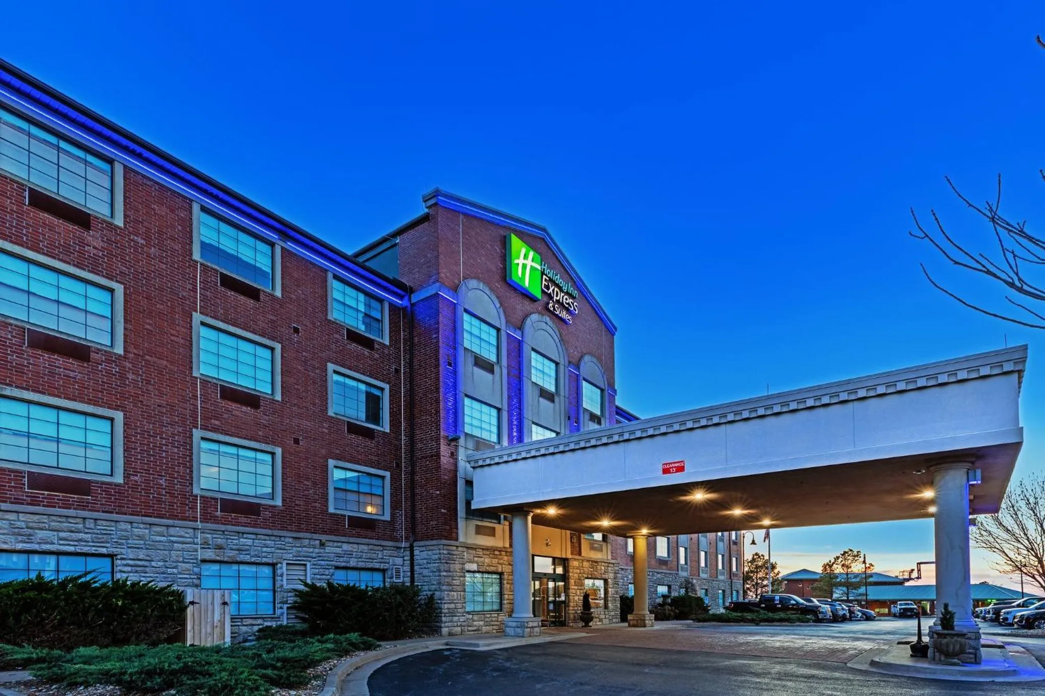 Property building in Holiday Inn Express & Suites Tulsa S Broken Arrow Hwy 51 by IHG