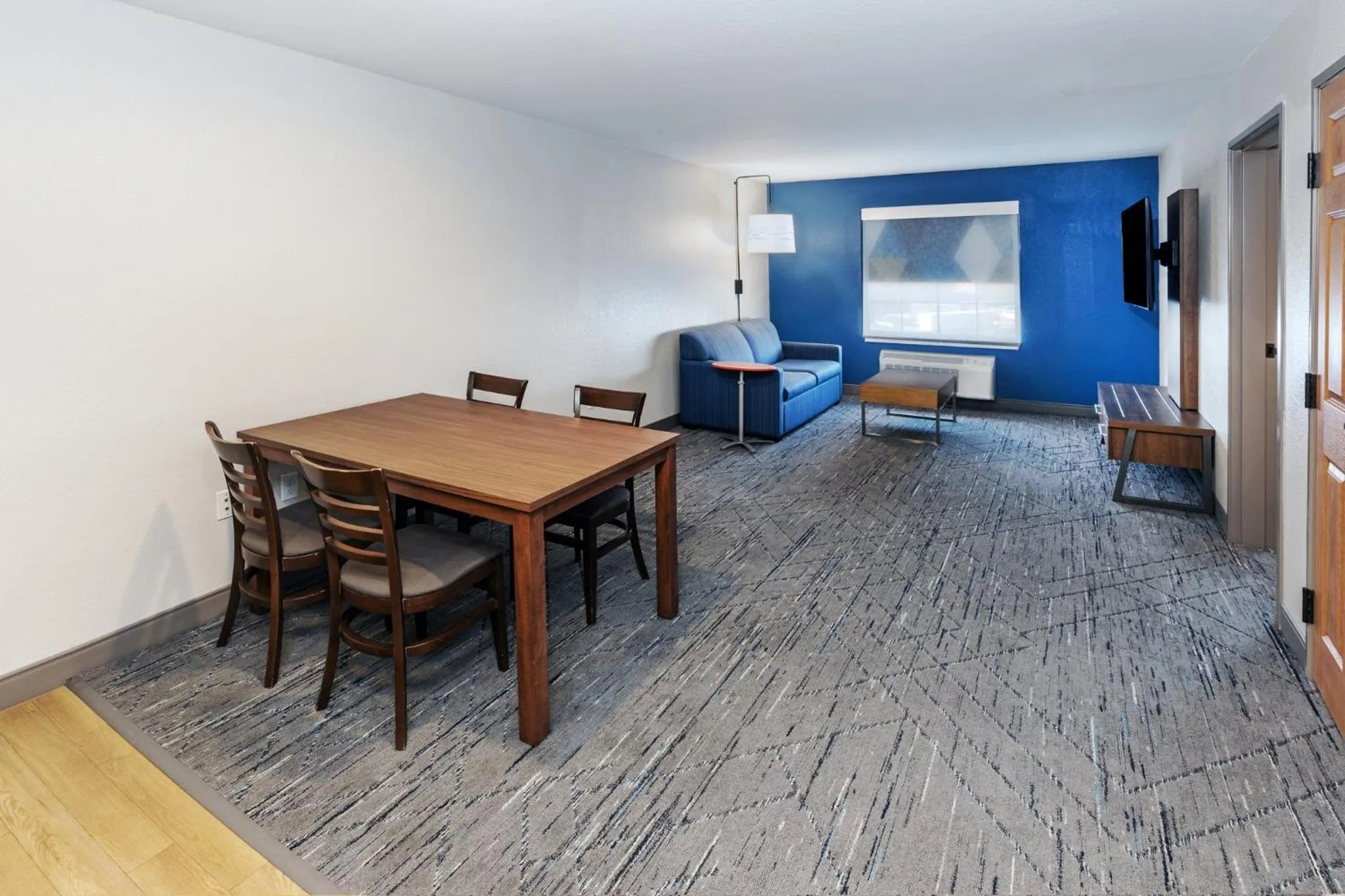 Photo of the whole room in Holiday Inn Express & Suites Tulsa S Broken Arrow Hwy 51 by IHG