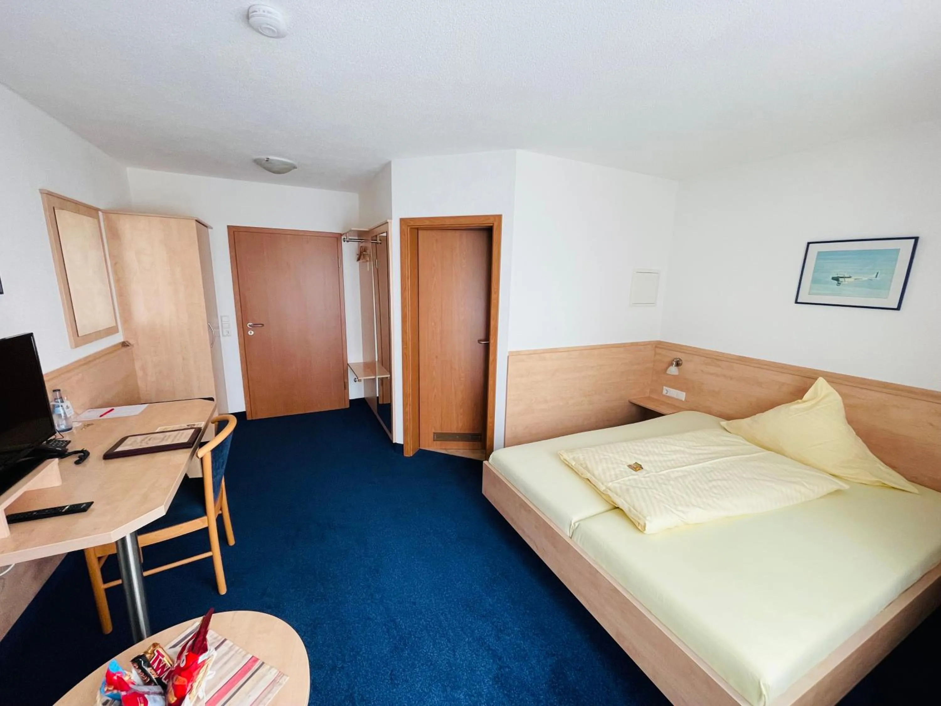 Photo of the whole room, Bed in Hotel Zum Fliegerwirt