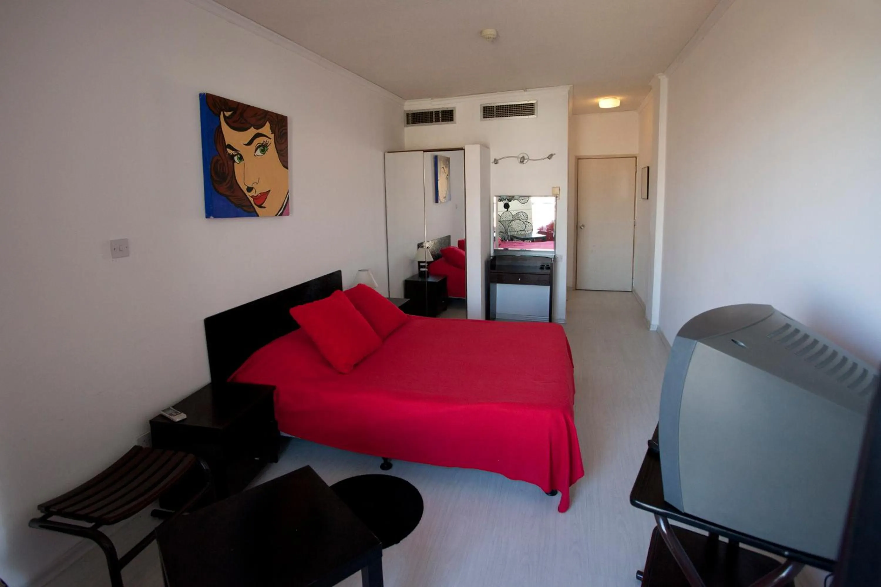 TV and multimedia, Bed in Sylva Hotel