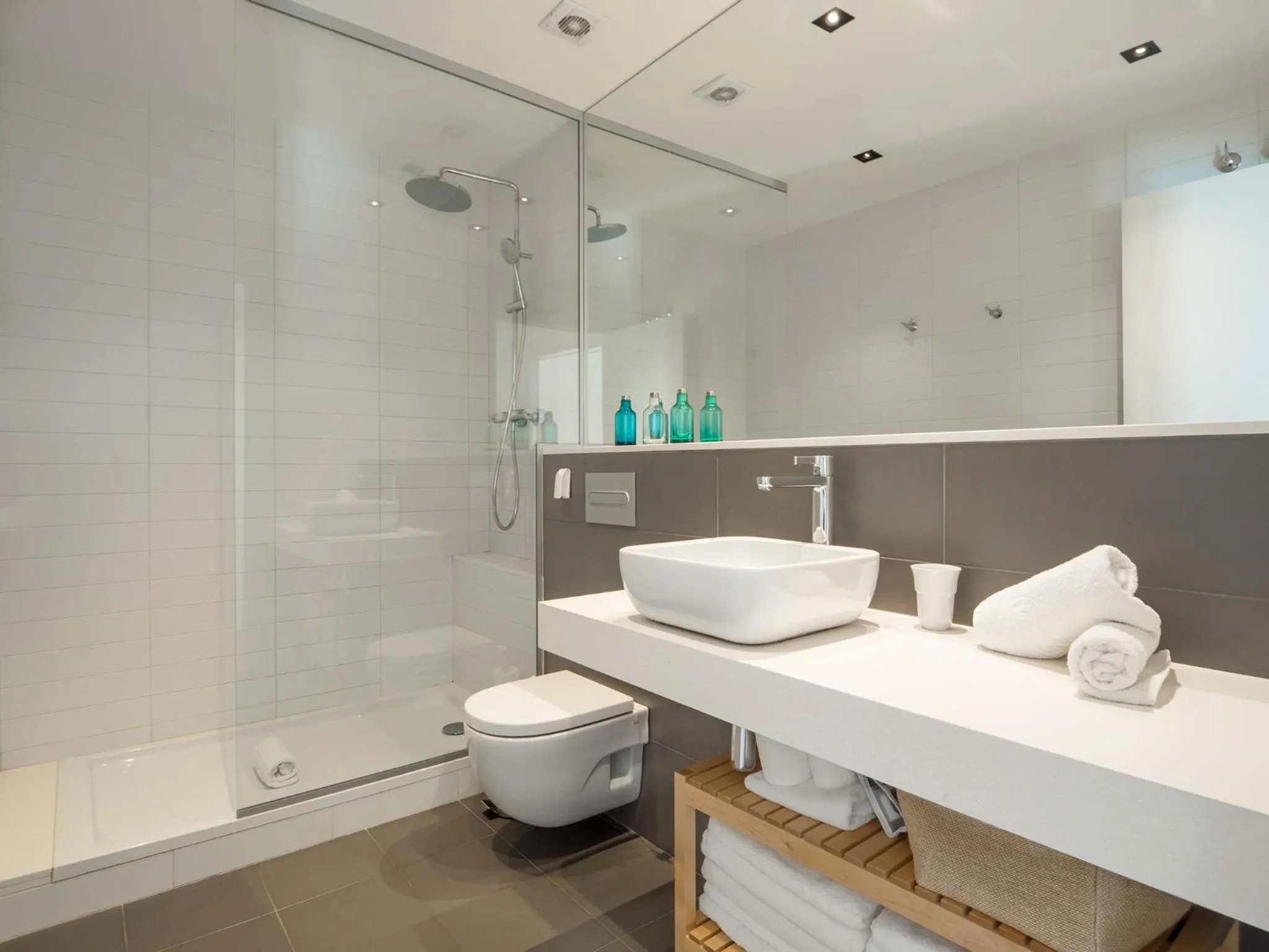 Shower in Rent Top Apartments Rambla Catalunya