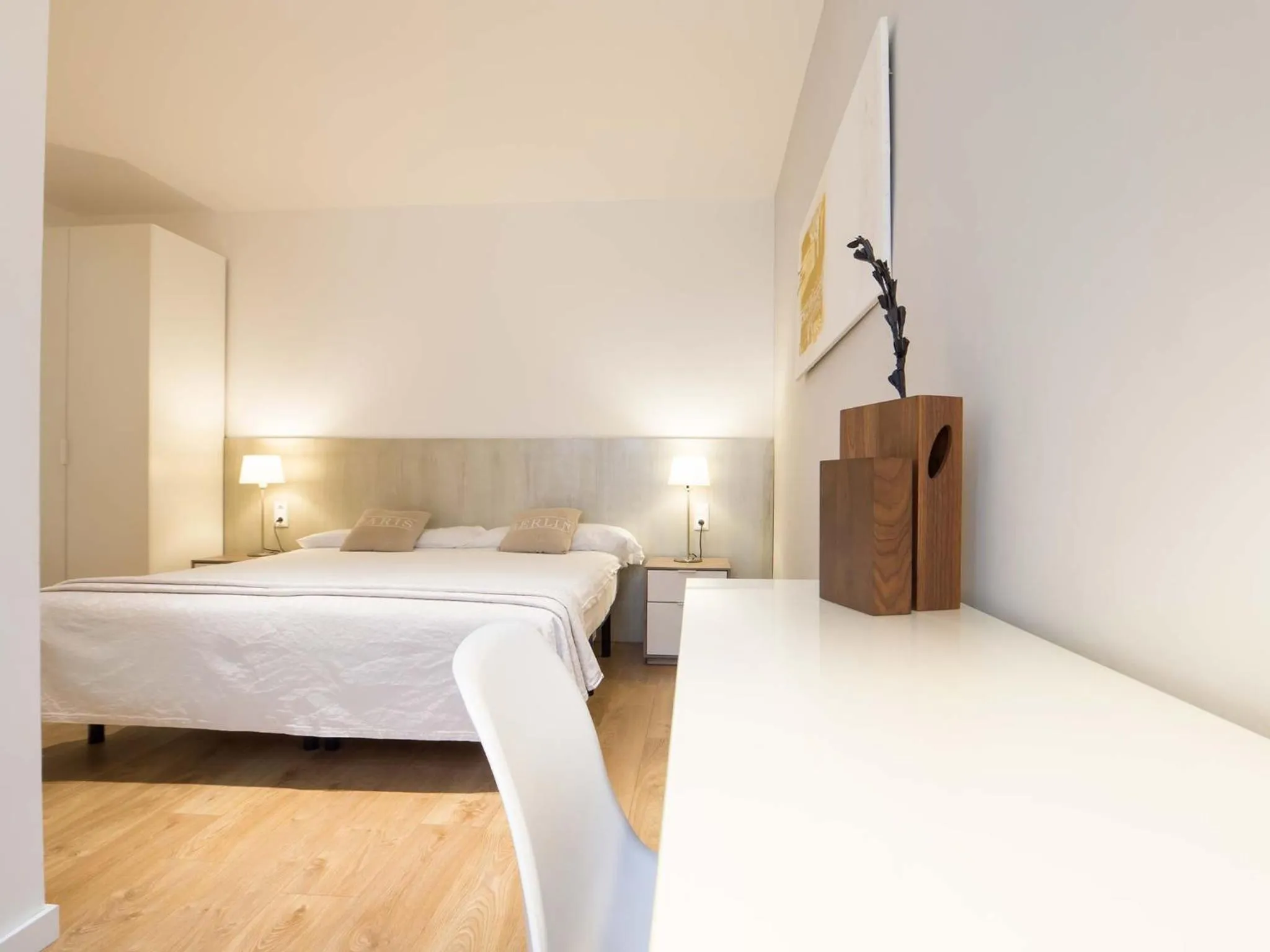 Bathroom, Bed in Rent Top Apartments Rambla Catalunya