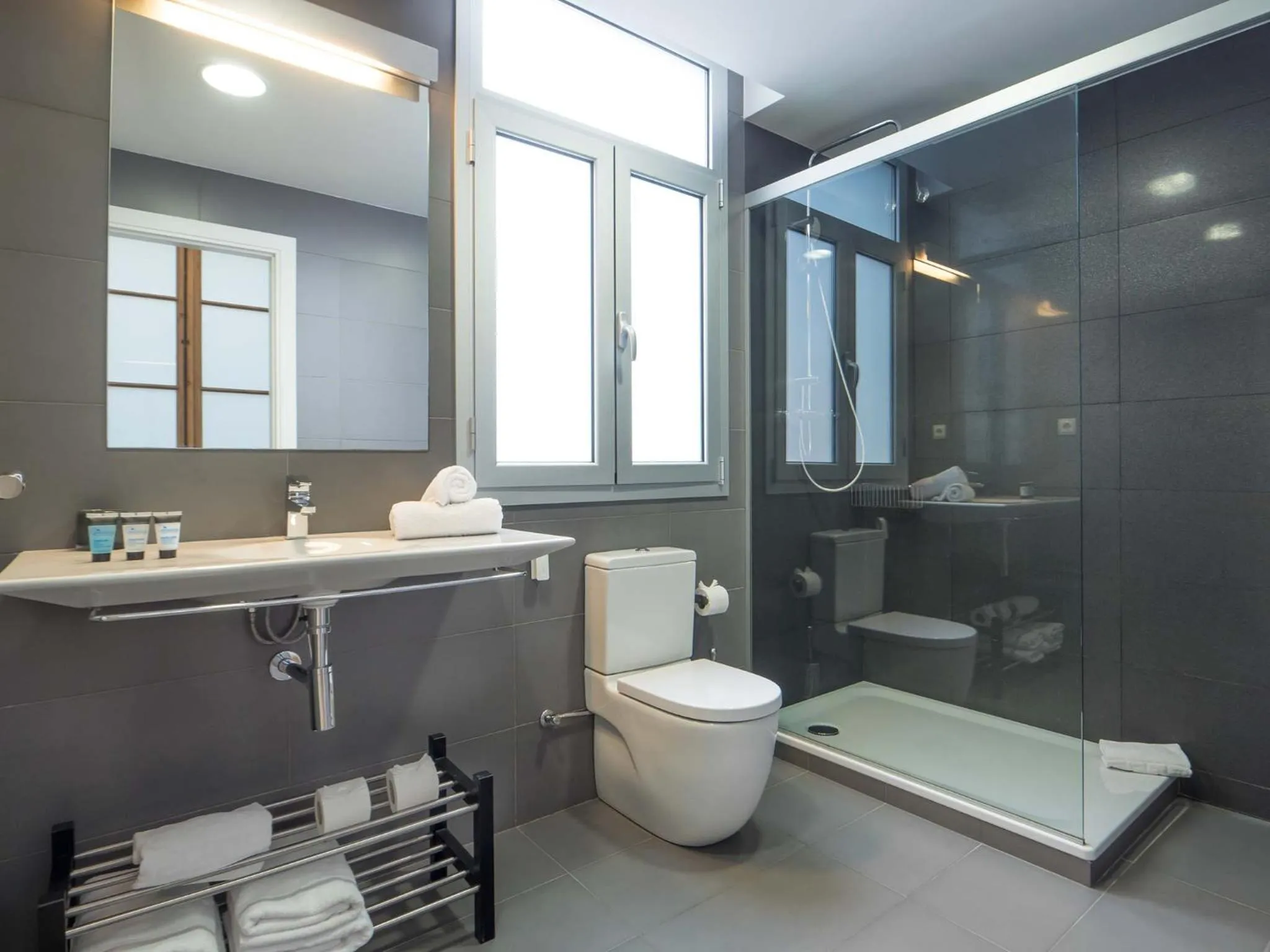 Bathroom in Rent Top Apartments Rambla Catalunya