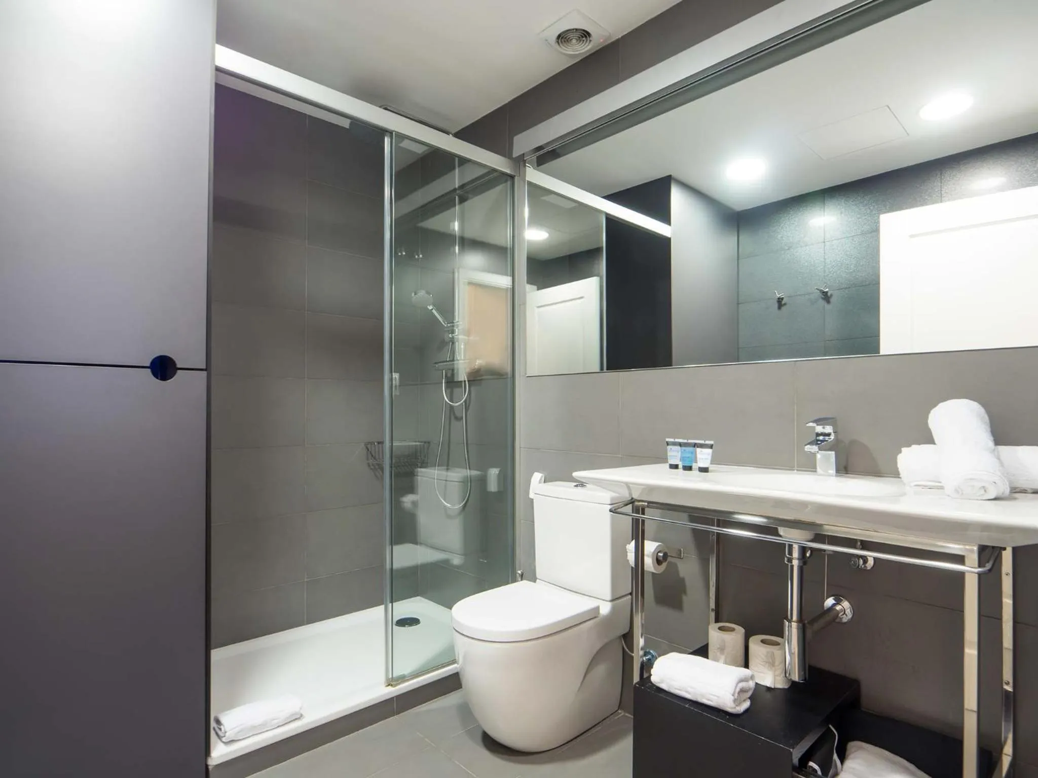 Bathroom in Rent Top Apartments Rambla Catalunya