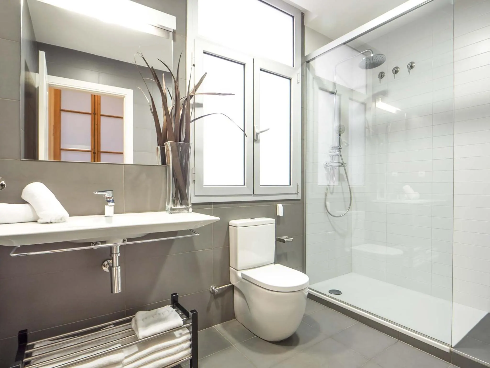 Bathroom in Rent Top Apartments Rambla Catalunya