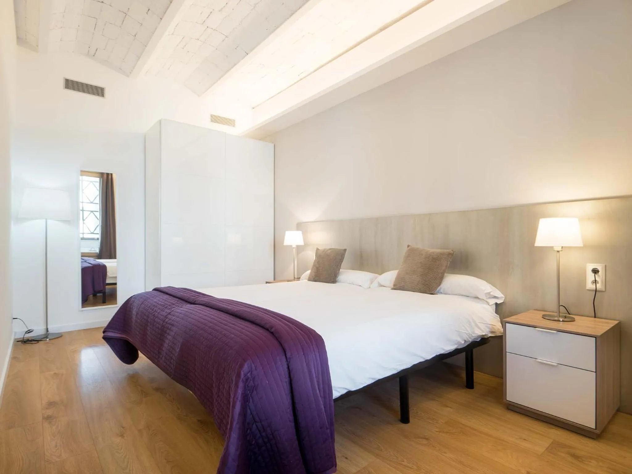 Bed in Rent Top Apartments Rambla Catalunya