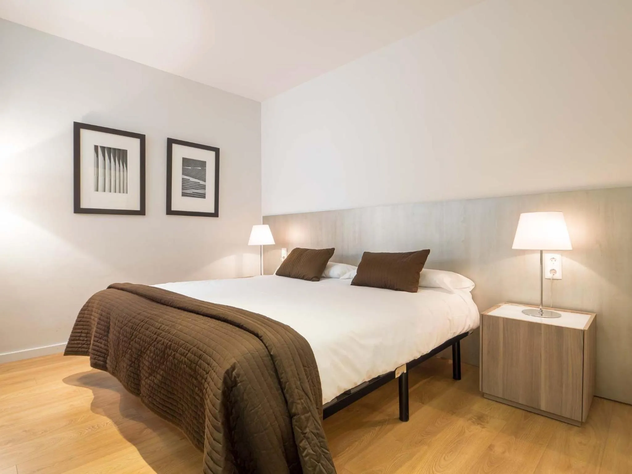 Photo of the whole room, Bed in Rent Top Apartments Rambla Catalunya